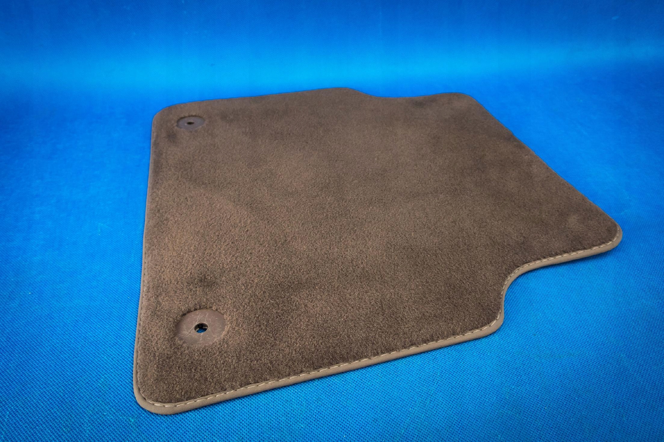 mat left rear part Audi A8 S8 4H 4H0863731G GU4