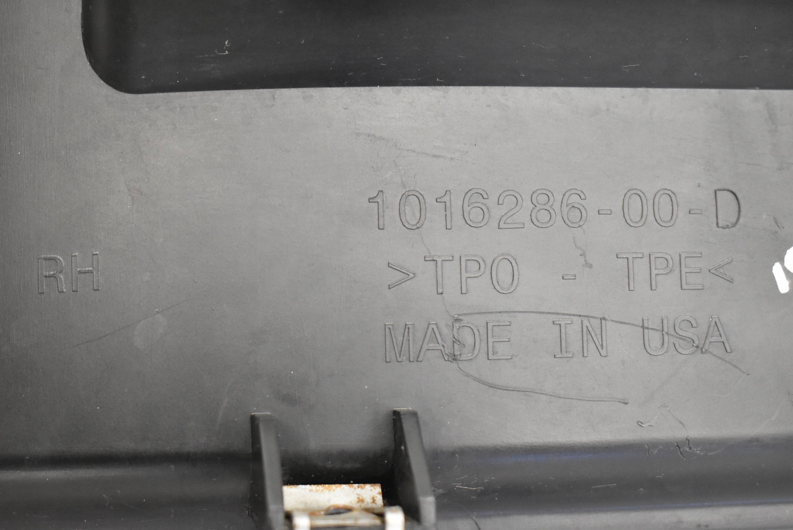 подкрылки правый передний tesla MODEL S 1016286-00-D