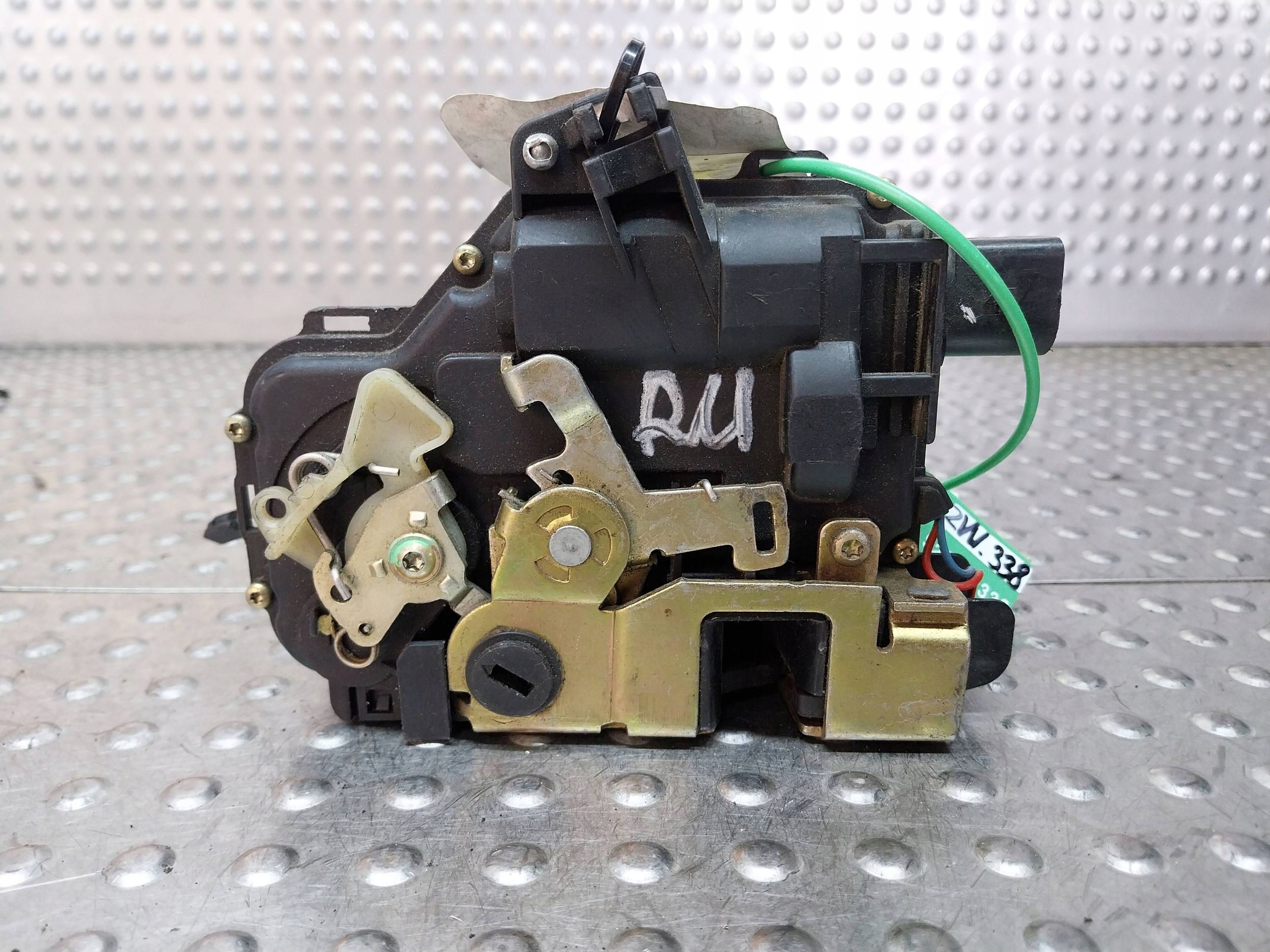 lock door left rear part 3B4839015A VW BORA GOLF IV PASSAT B5 6 PIN