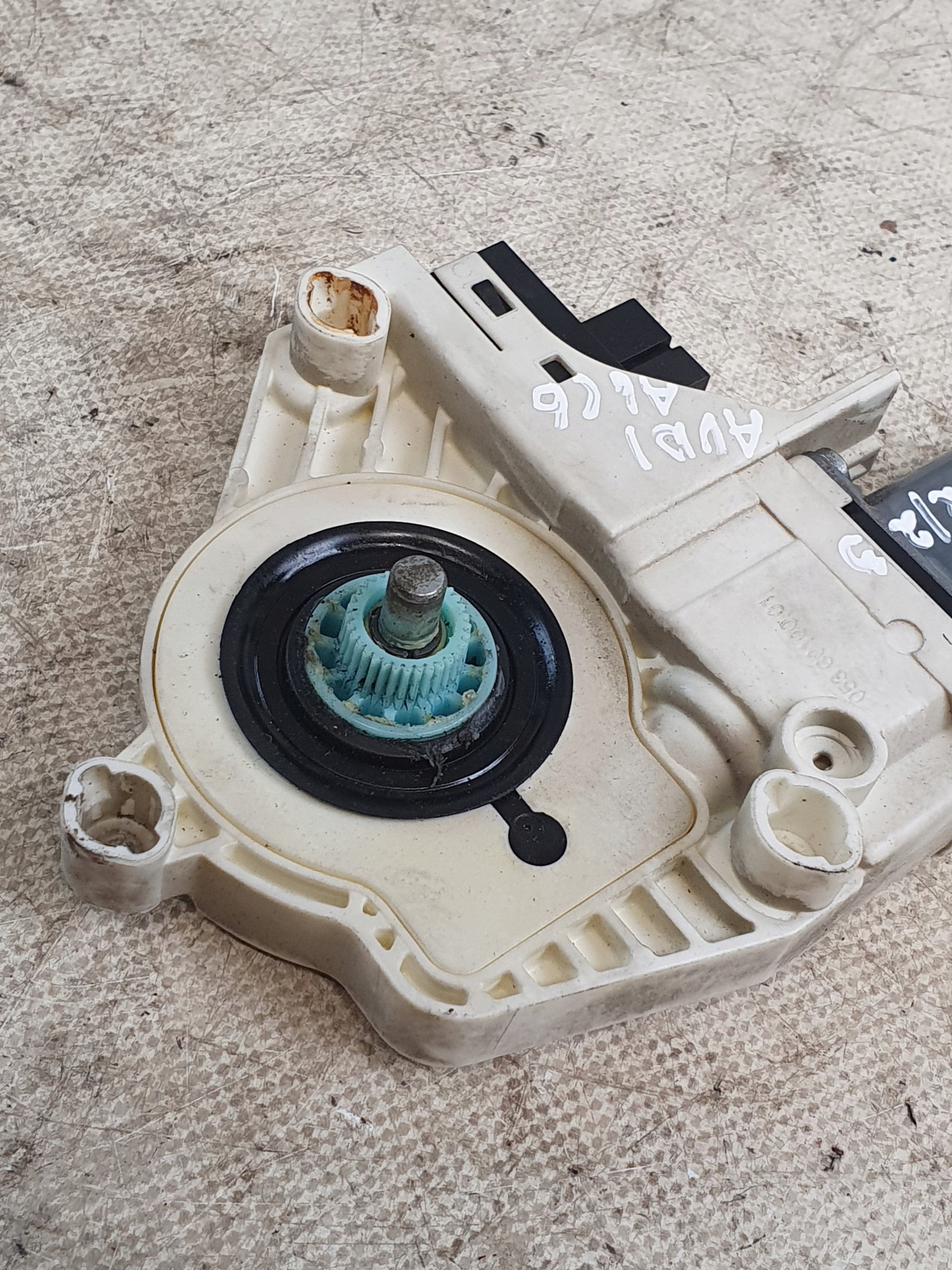 engine lifting windows right front OE 4F0959802B AUDI A6 C6 sedan 05r.