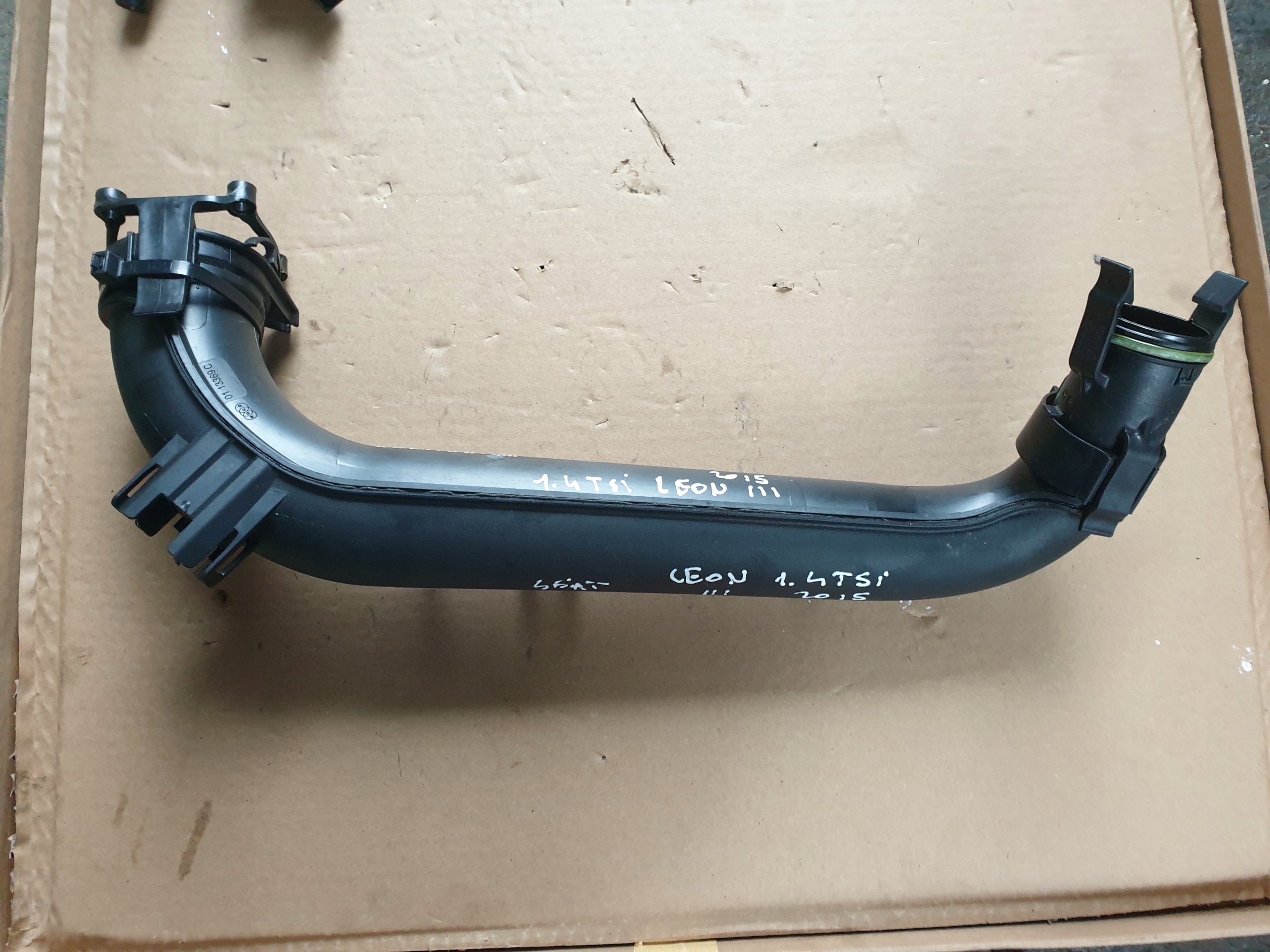 pipe wiring SEAT VW SKODA 1.4 TSI 04E145673F