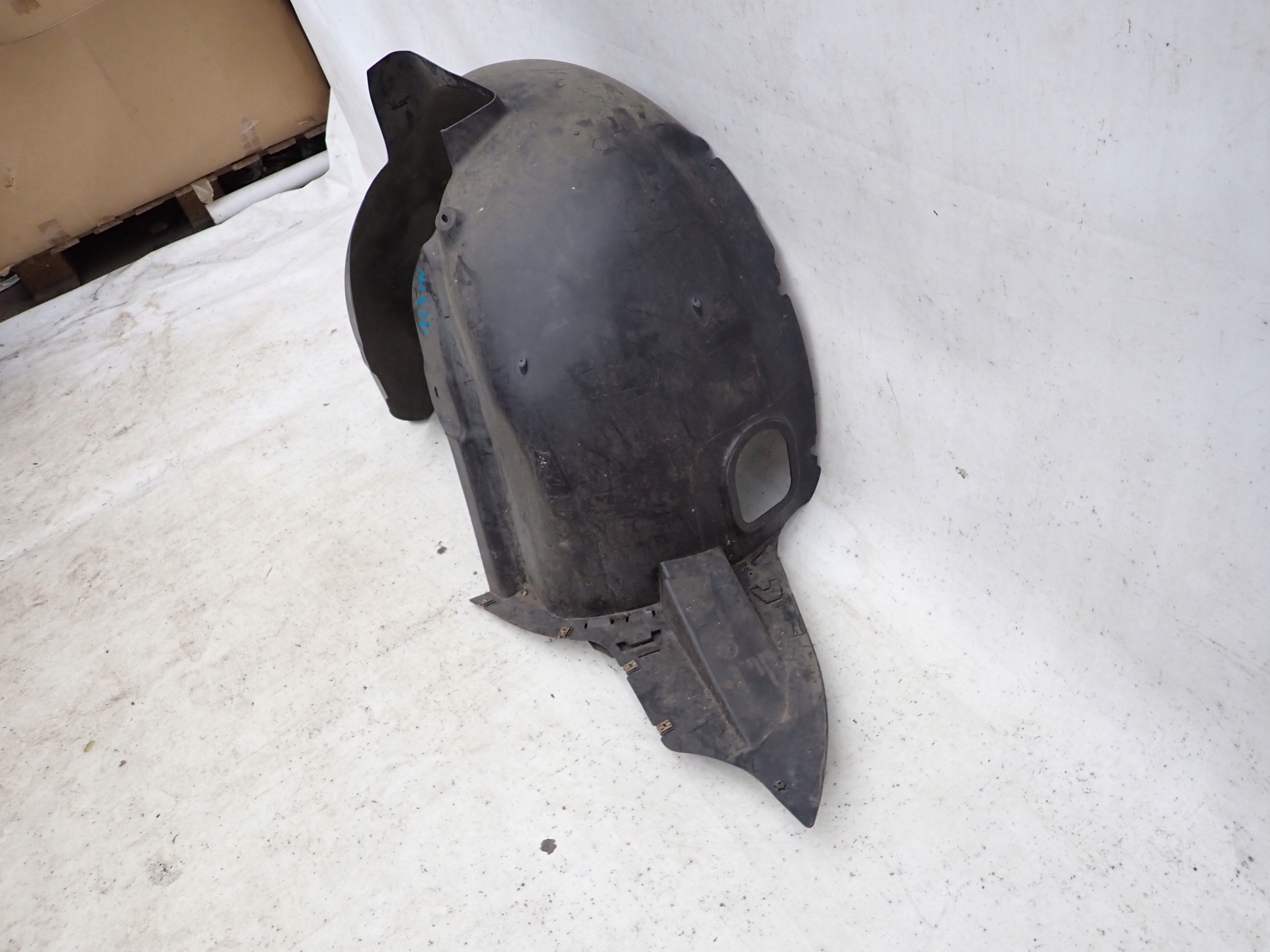 VW CADDY 2K5 LIFT 15- mudguard left front front