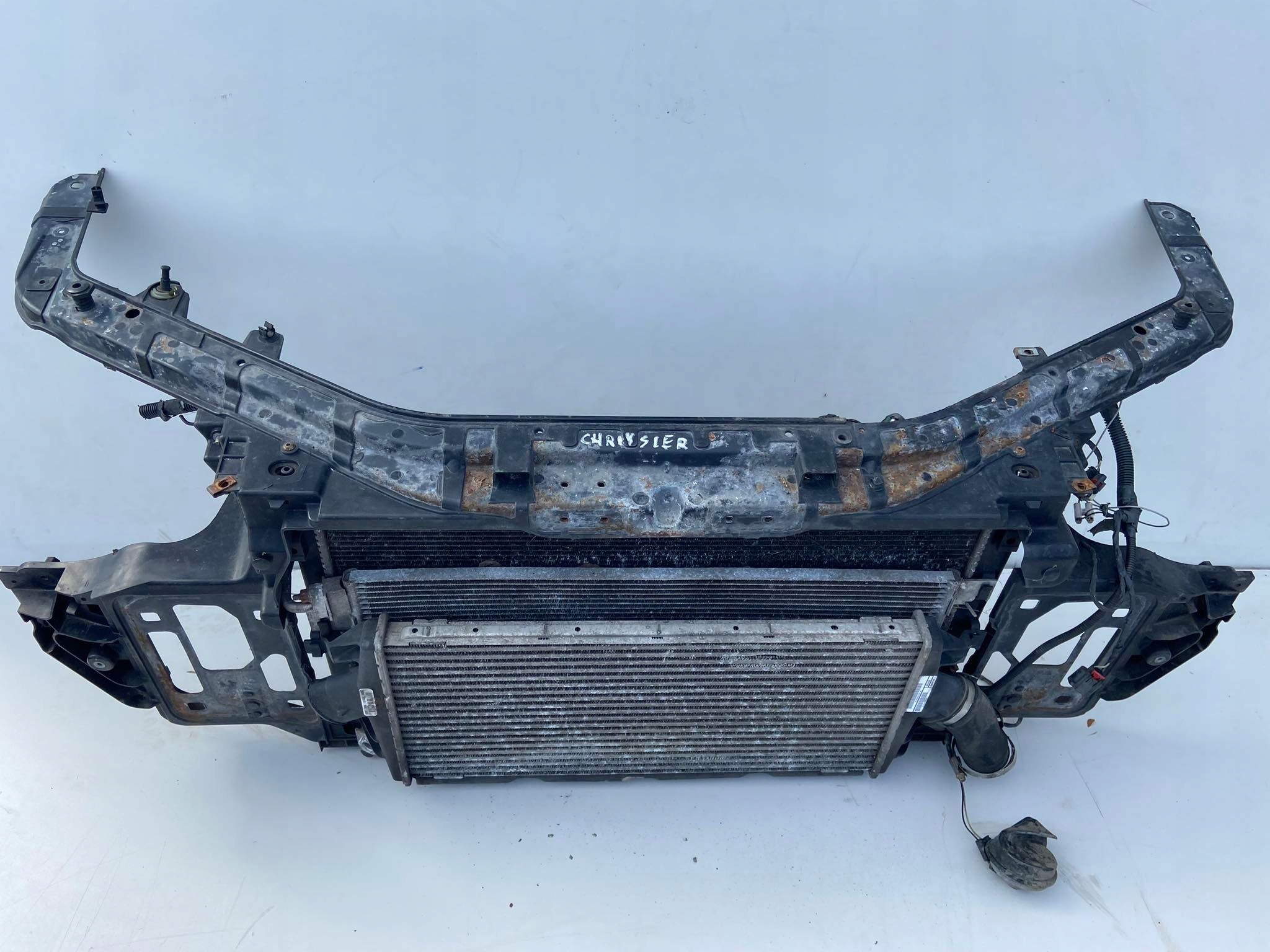PAS PRZEDNI CHŁODNICA CHRYSLER SEBRING 2.0 CRD