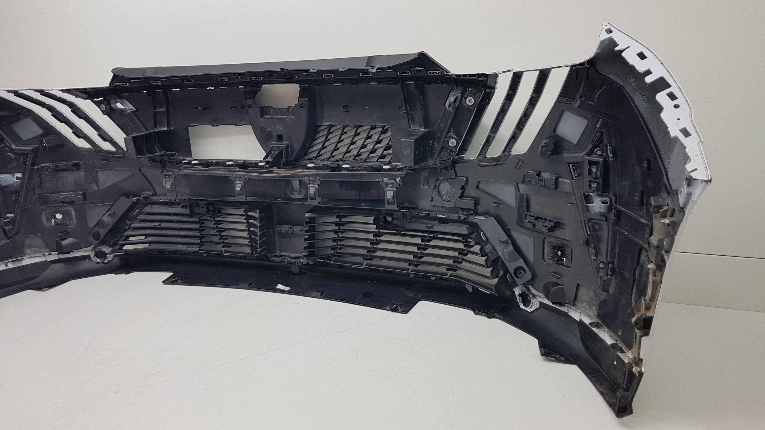 PEUGEOT 3008 III 2024 bumper front 9846491180