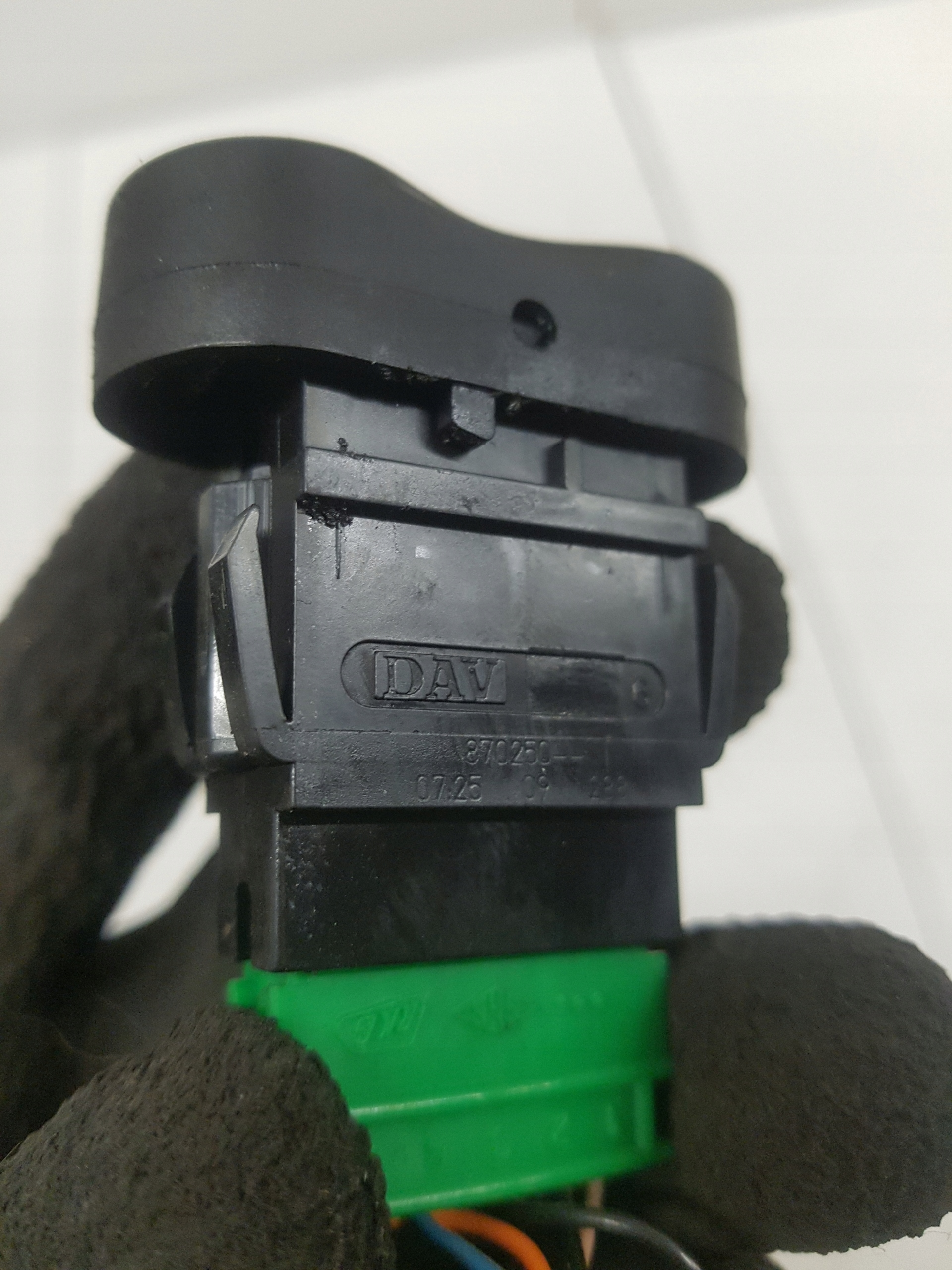 button switch of a lock central DACIA SANDERO