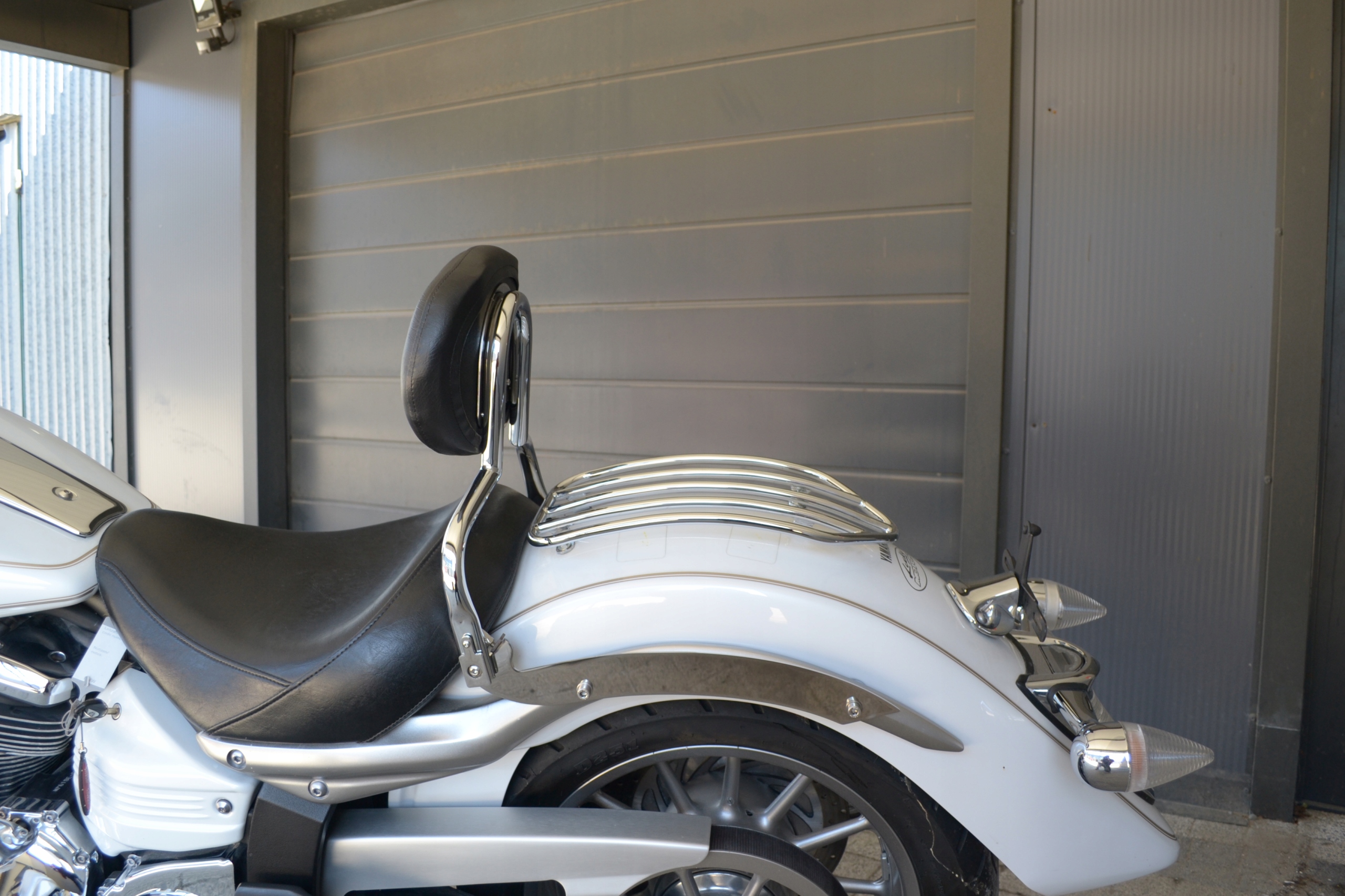 CHROMOWANY BAGAŻNIK SOLO MIDNIGHT STAR 1900 Dopasowanie do pojazdu produkt dedykowany