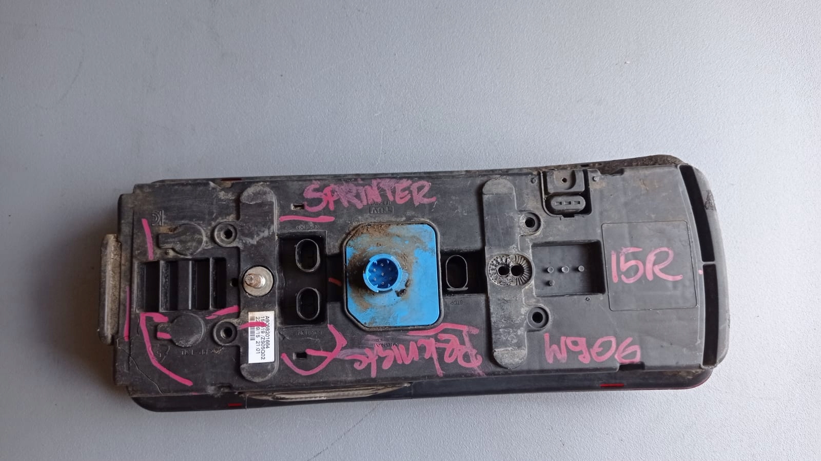 MERCEDES SPRINTER W906 17R light left rear part A9068201664