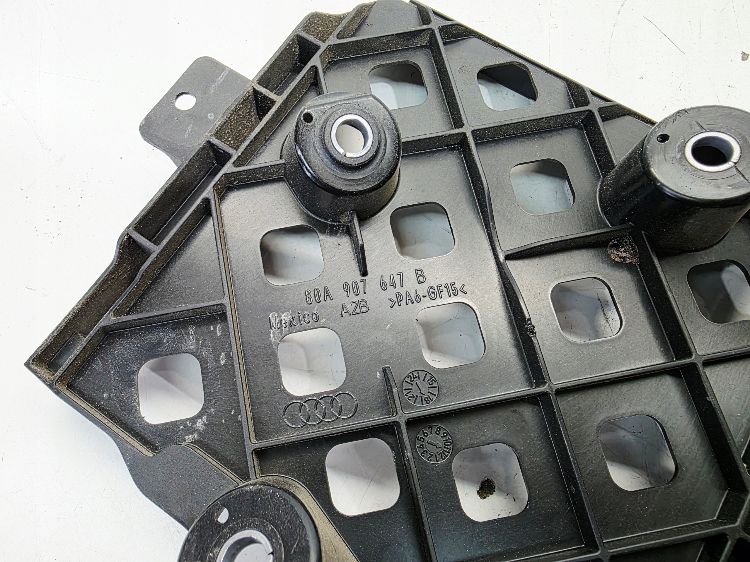 bracket holder STEROWNIKA AUDI Q5 FY 80A907647B