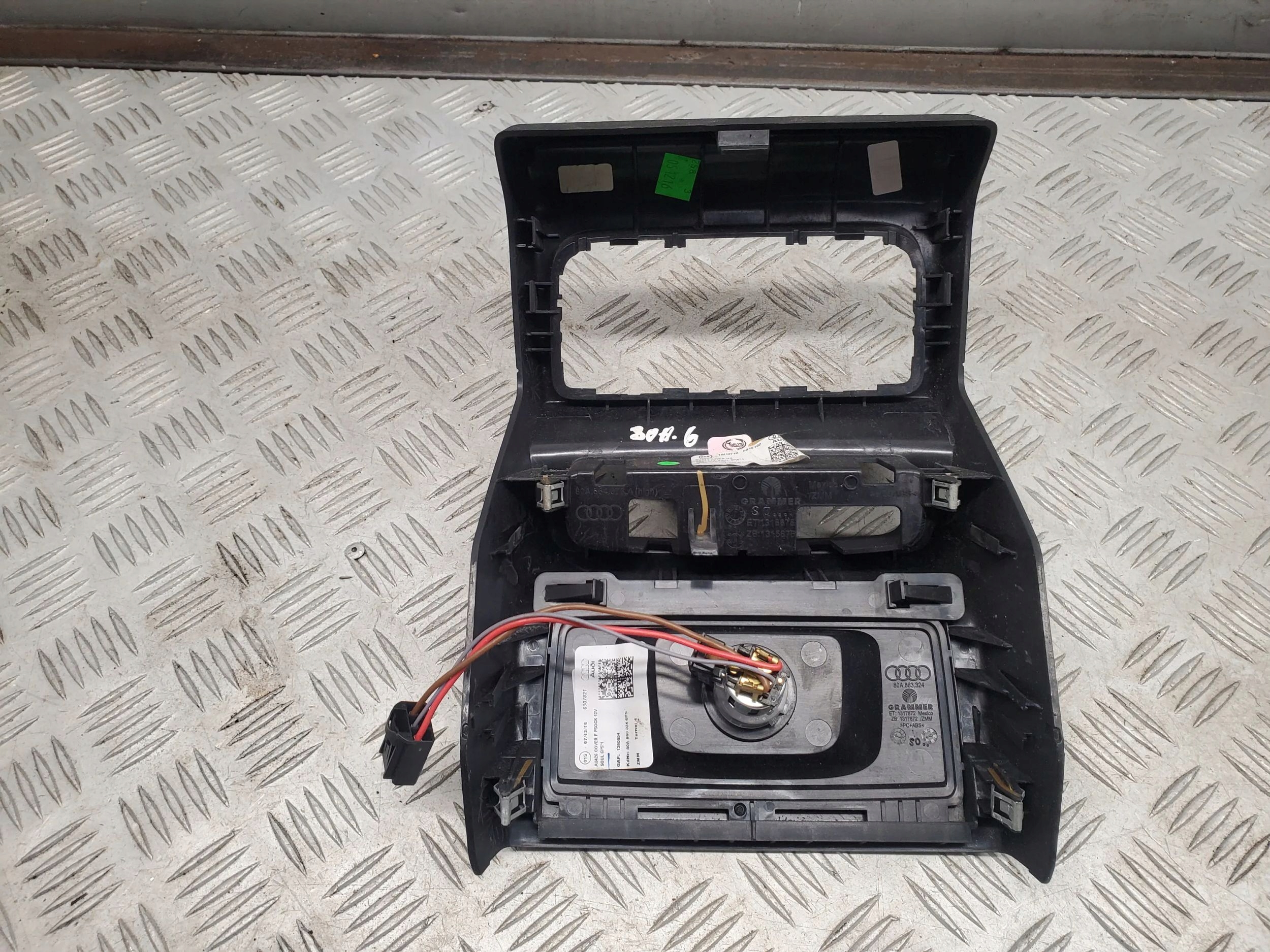 Audi Q5 SQ5 80A864376A средняя часть