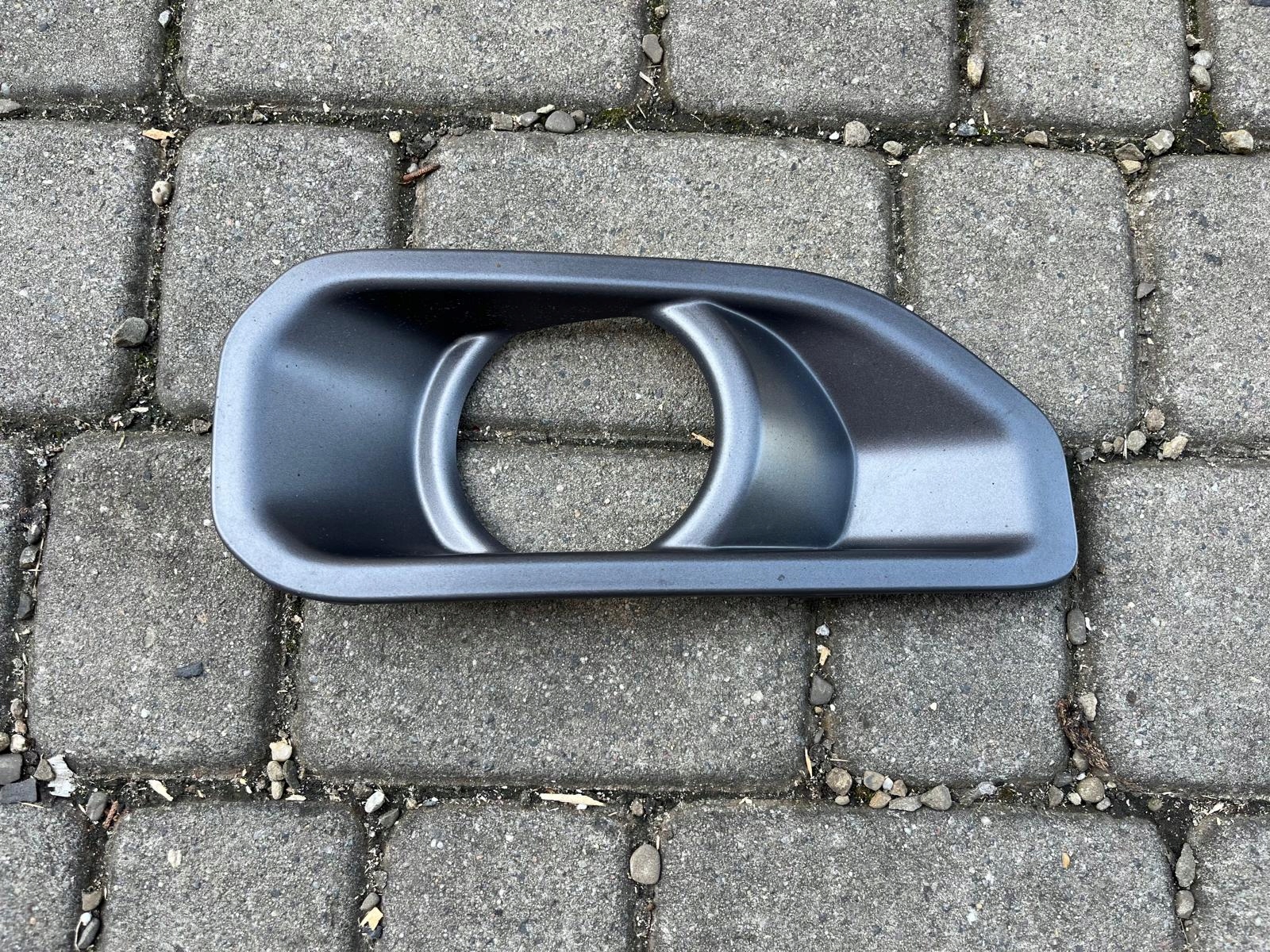 RAMKA PRAWA HALOGENU OSŁONA OBRAMÓWKA JEEP WRANGLER JL GLADIATOR