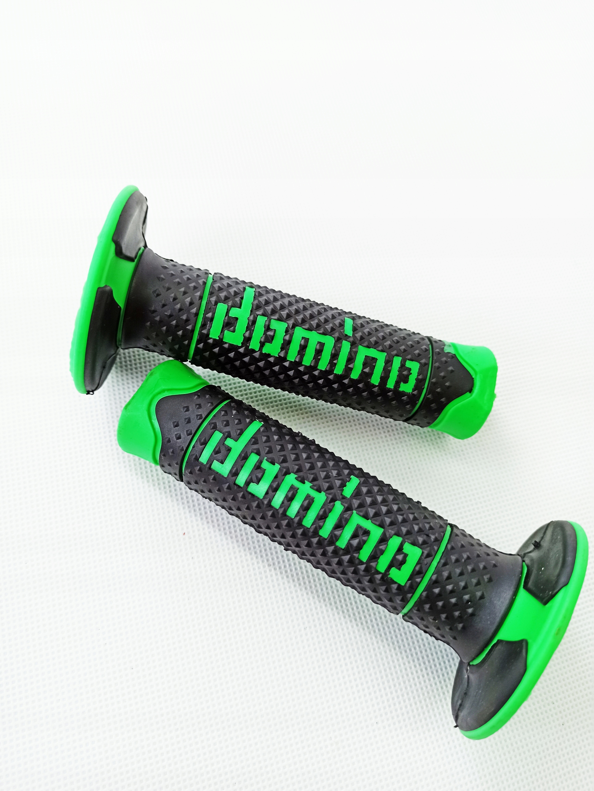 MANETKI DOMINO CZARNO ZIELONE GRIPY ENDURO CROSS