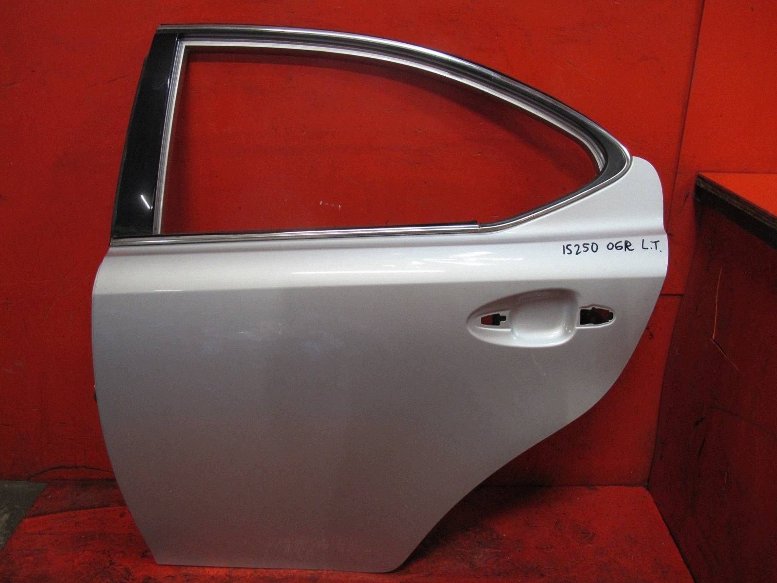 LEXUS IS II E2 door left rear part rear. 1G1 silver