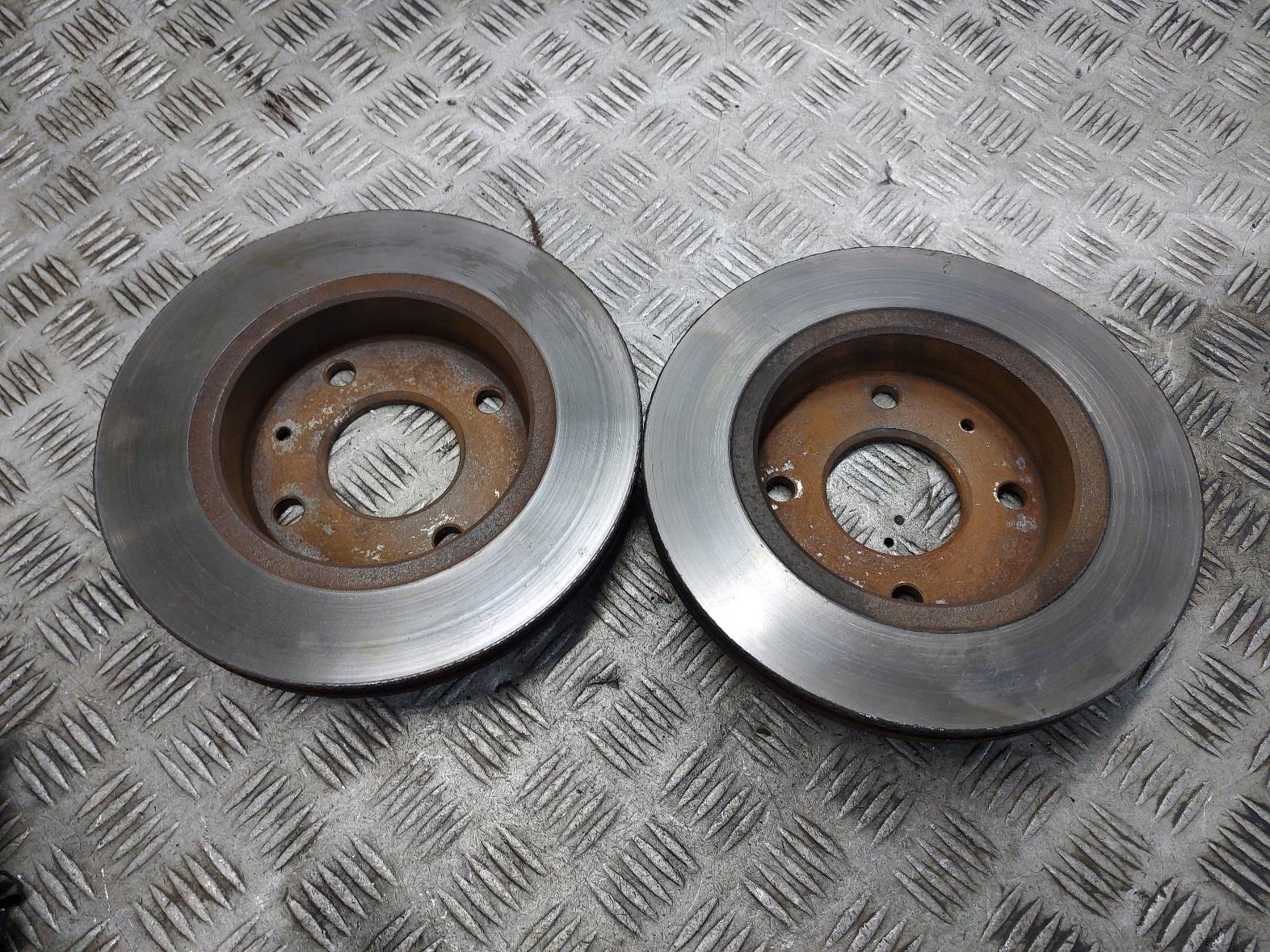 kotuče brzdové předek + plotýnky FORD FIESTA MK4 LIFT