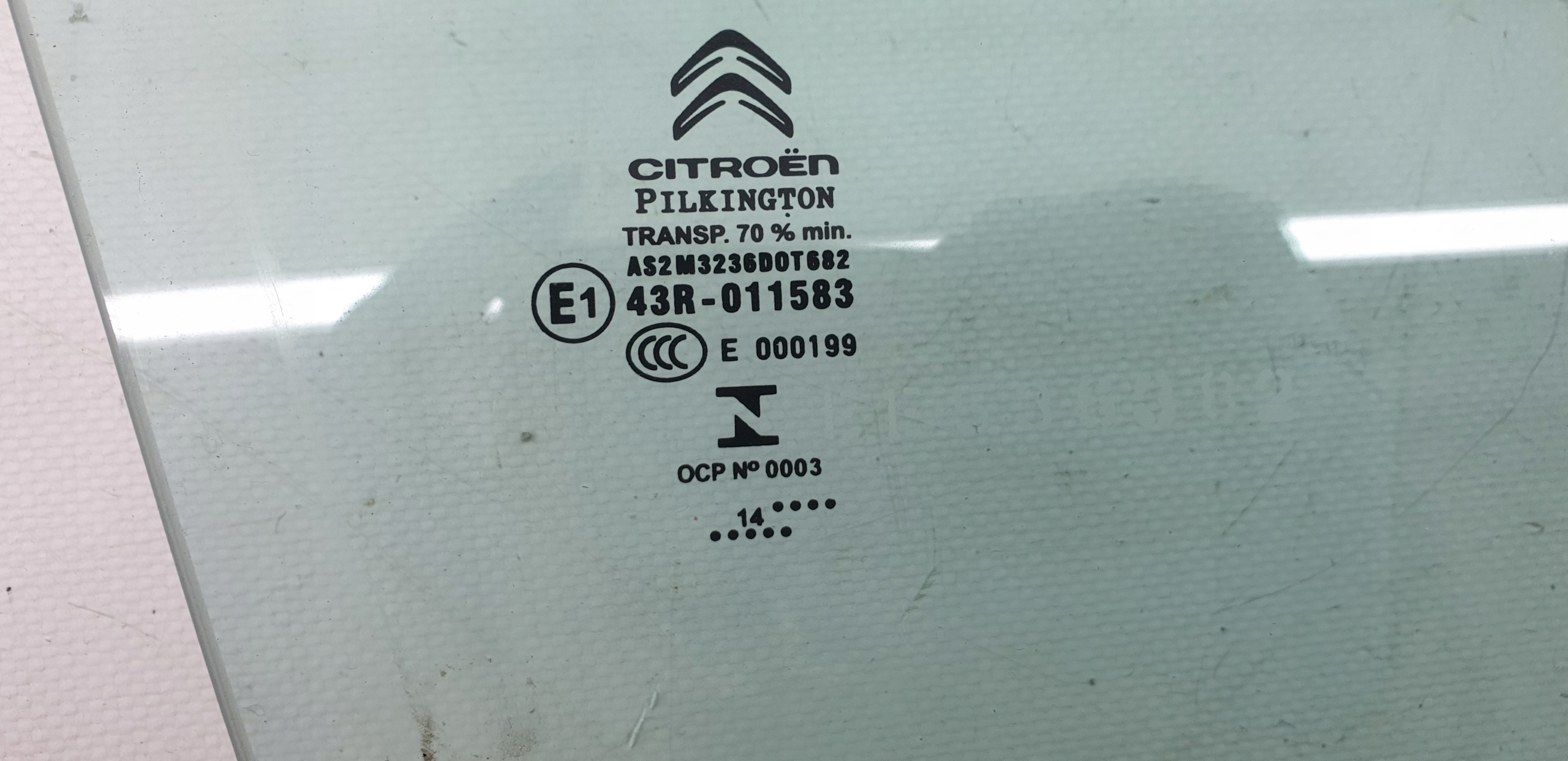 window right front CITROEN C4 CACTUS 14R side of the passenger