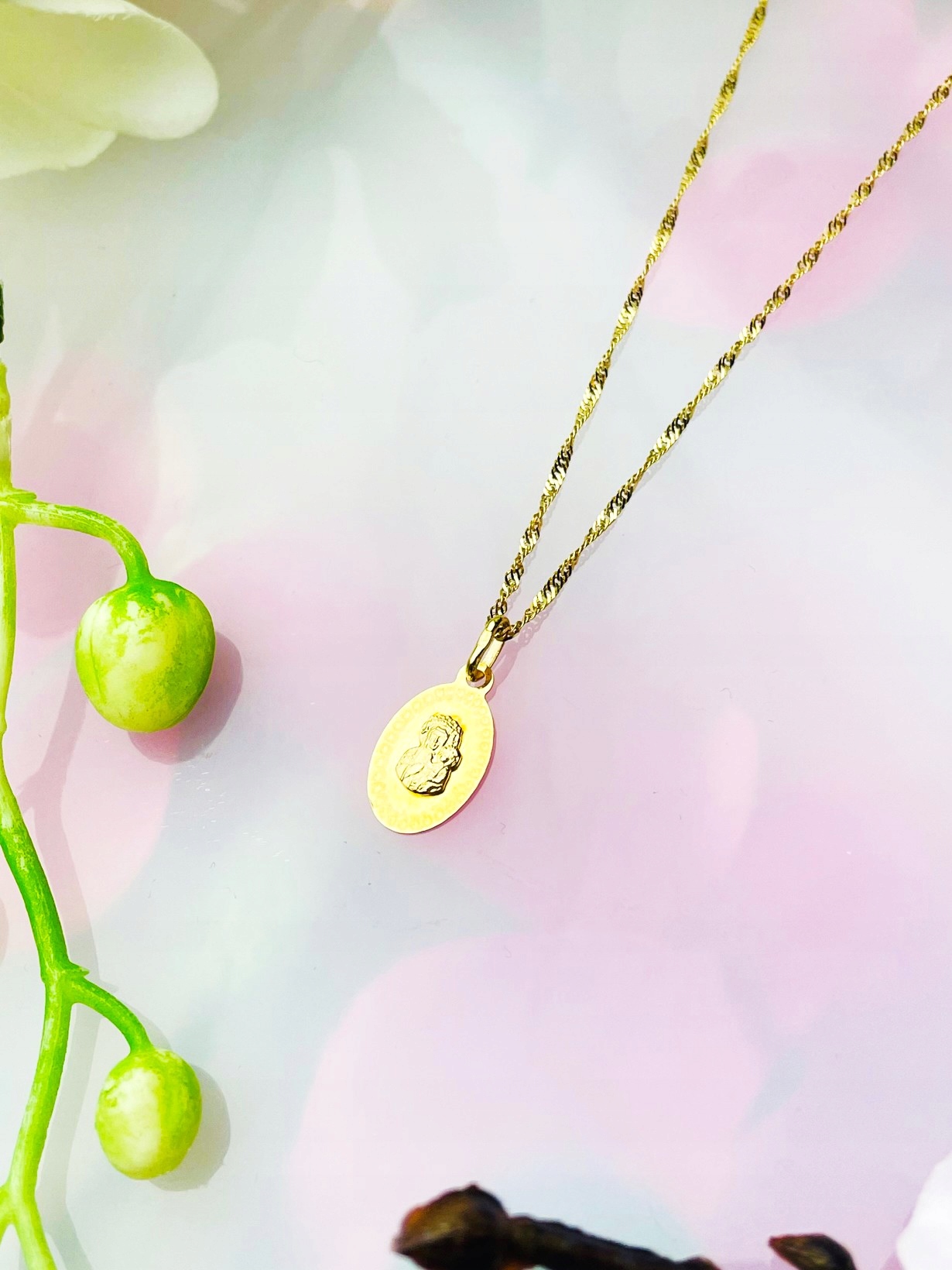 Zlatý Medailonek Přívěsek Panna Maria Čenstochovská