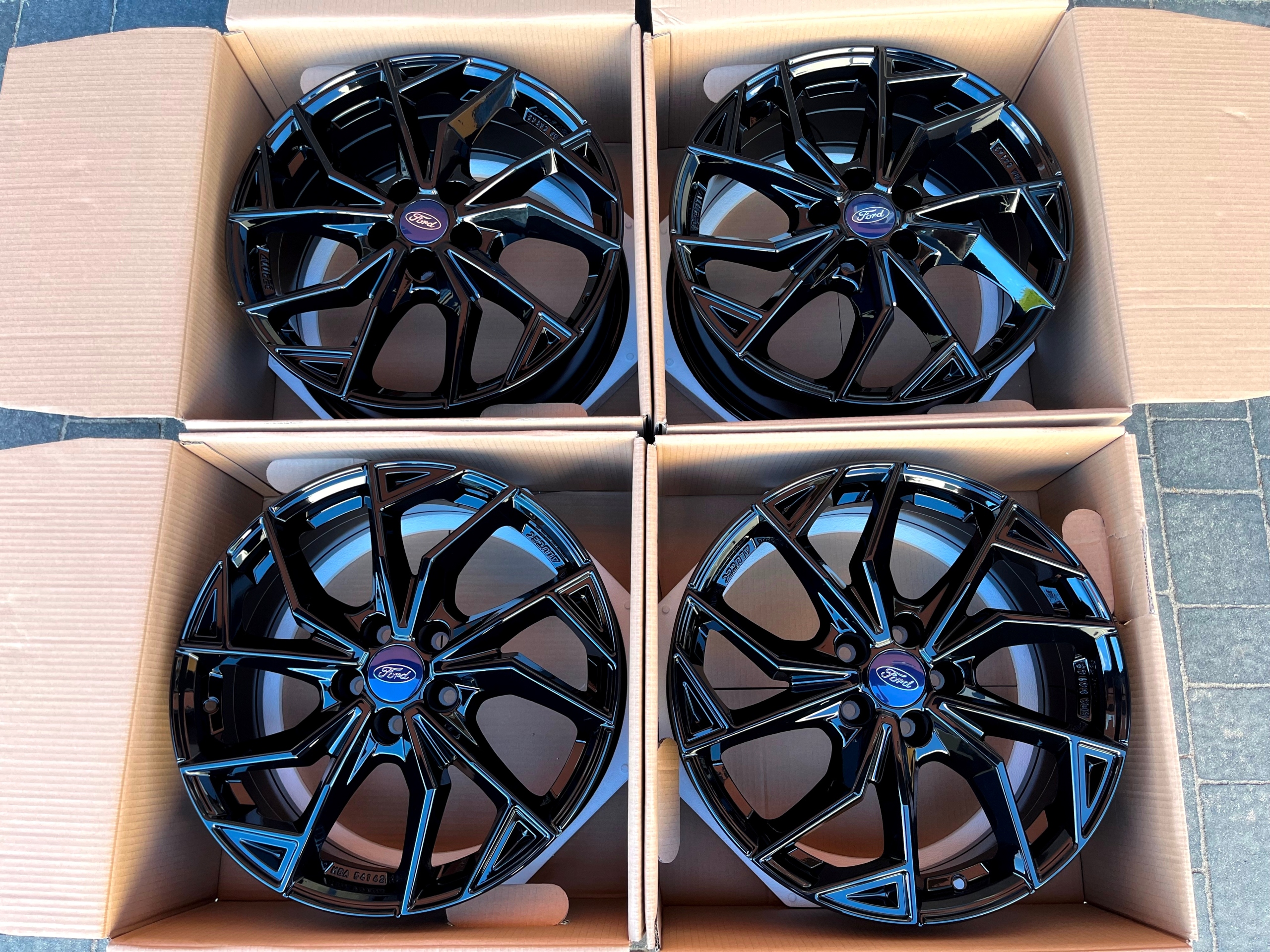 FORD MONDEO FELGI ALUMINIOWE 18 ALUTEC Producent felg Alutec