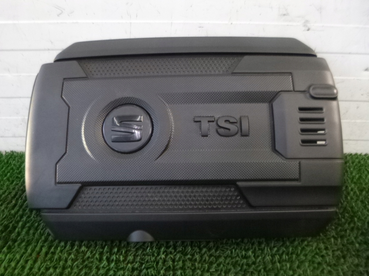 5F0103925 - SEAT LEON III 12-1. 8 TSI КРИШКА КАПОТА ДВИГУНА