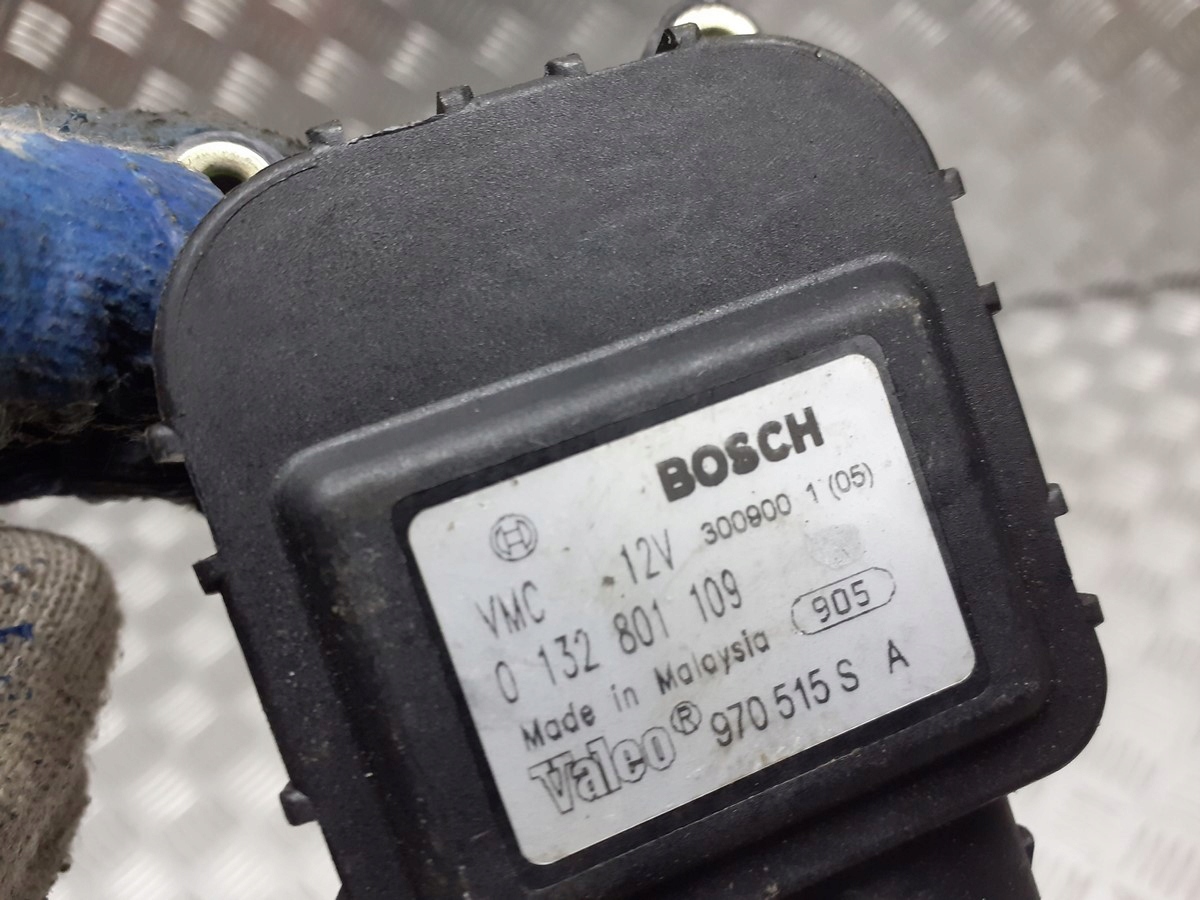 SILNICZEK NAGRZEWNICY OPEL CORSA C 0132801109 Producent części Opel OE