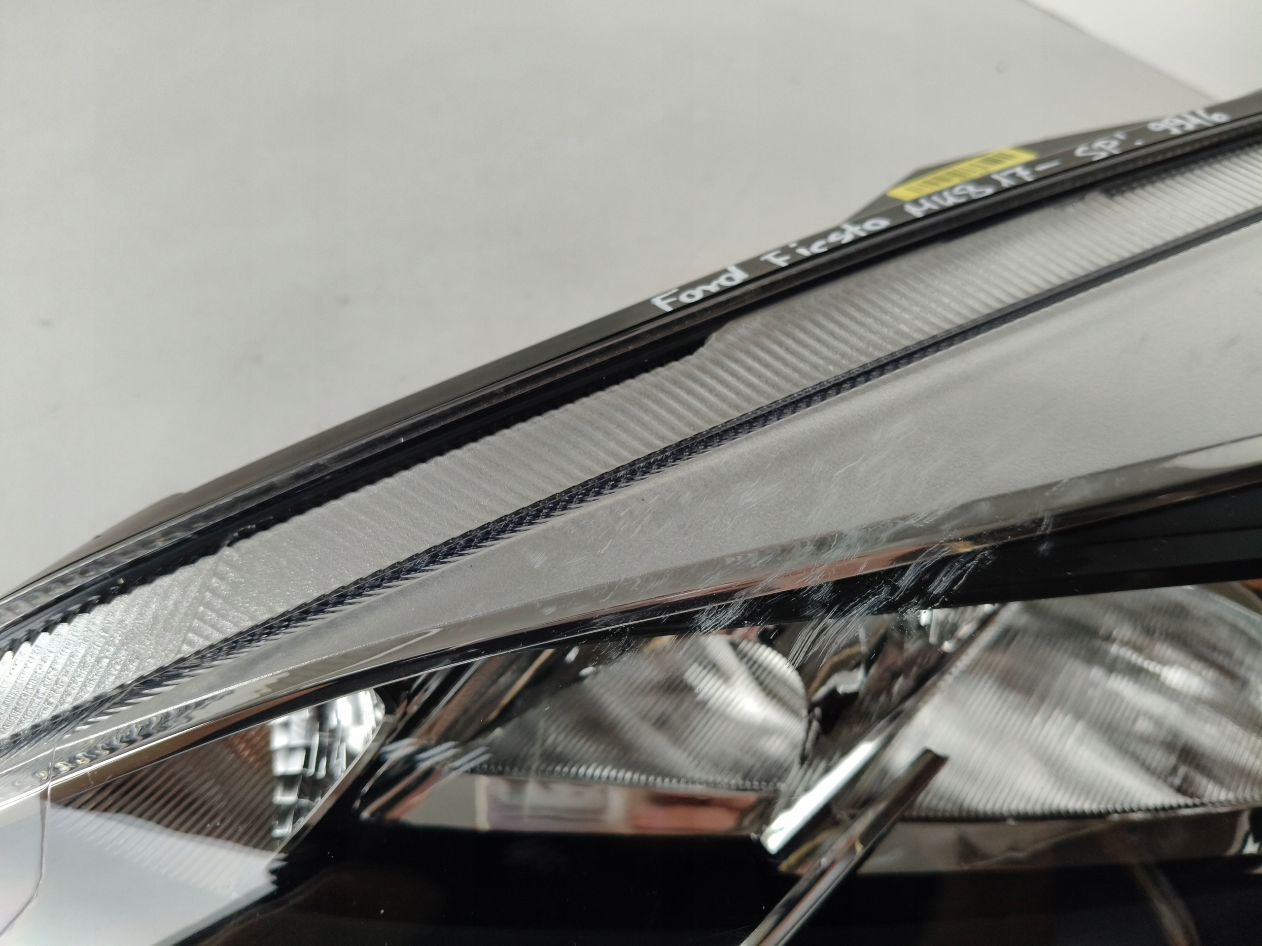light left REFLEKTOR FORD FIESTA MK8 17