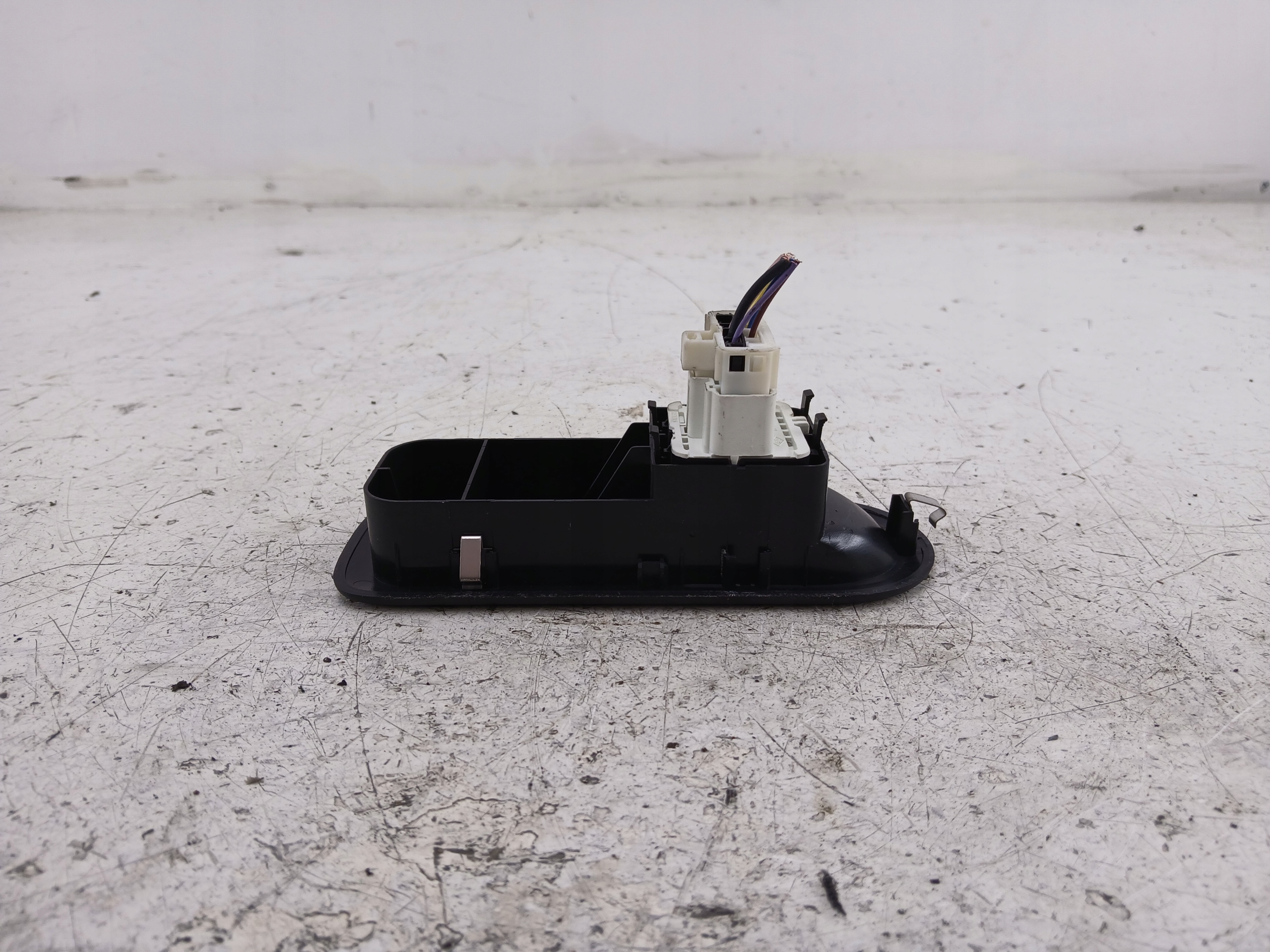RENAULT CLIO III PANEL of the window left front 8200356519 2 windows