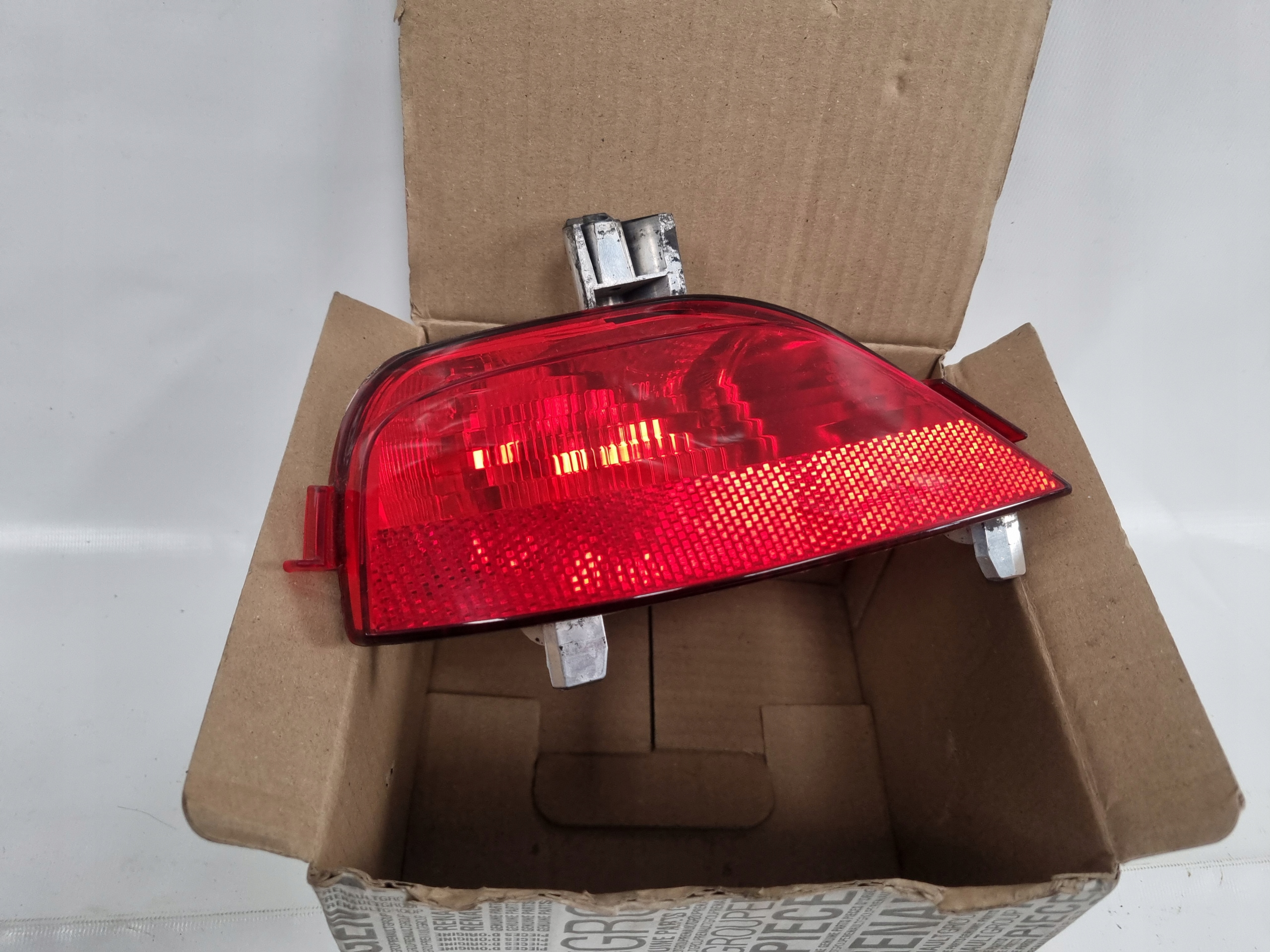 Lampy przeciwmgłowe tylne Dacia OE 265854470R