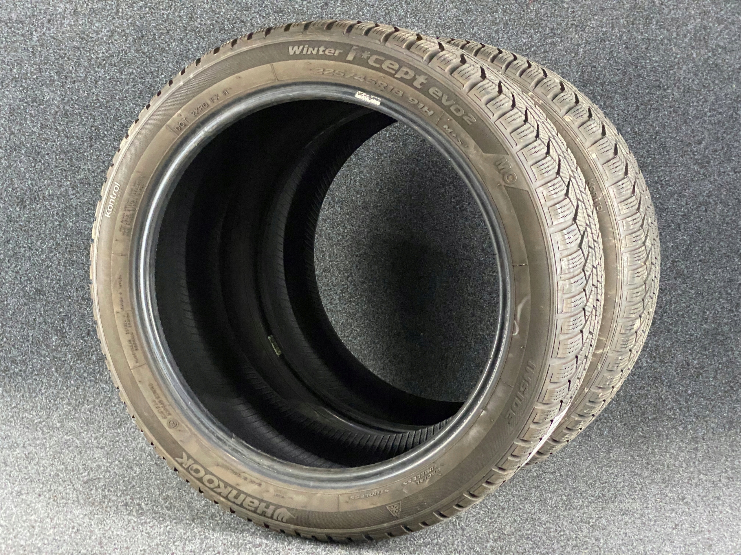 2x HANKOOK WINTER ICEPT EVO2 225/45R18 Marka Hankook