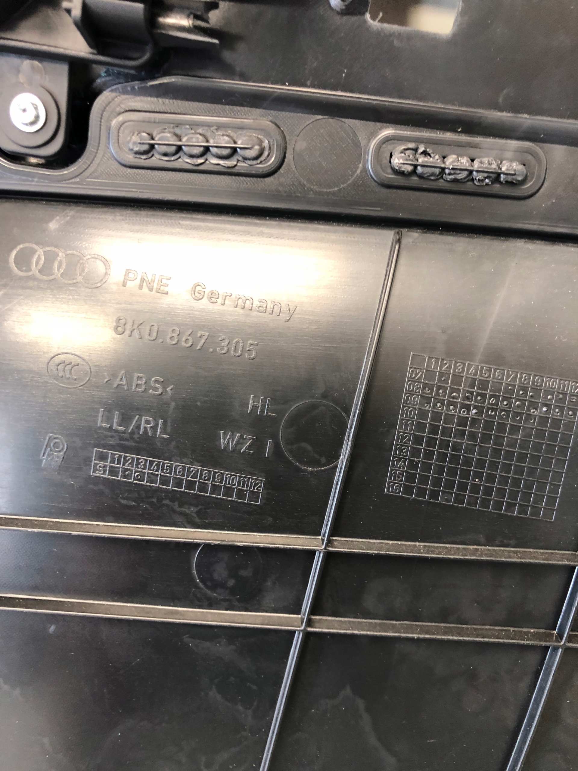 side door left rear part AUDI A4 B8 8K0867305