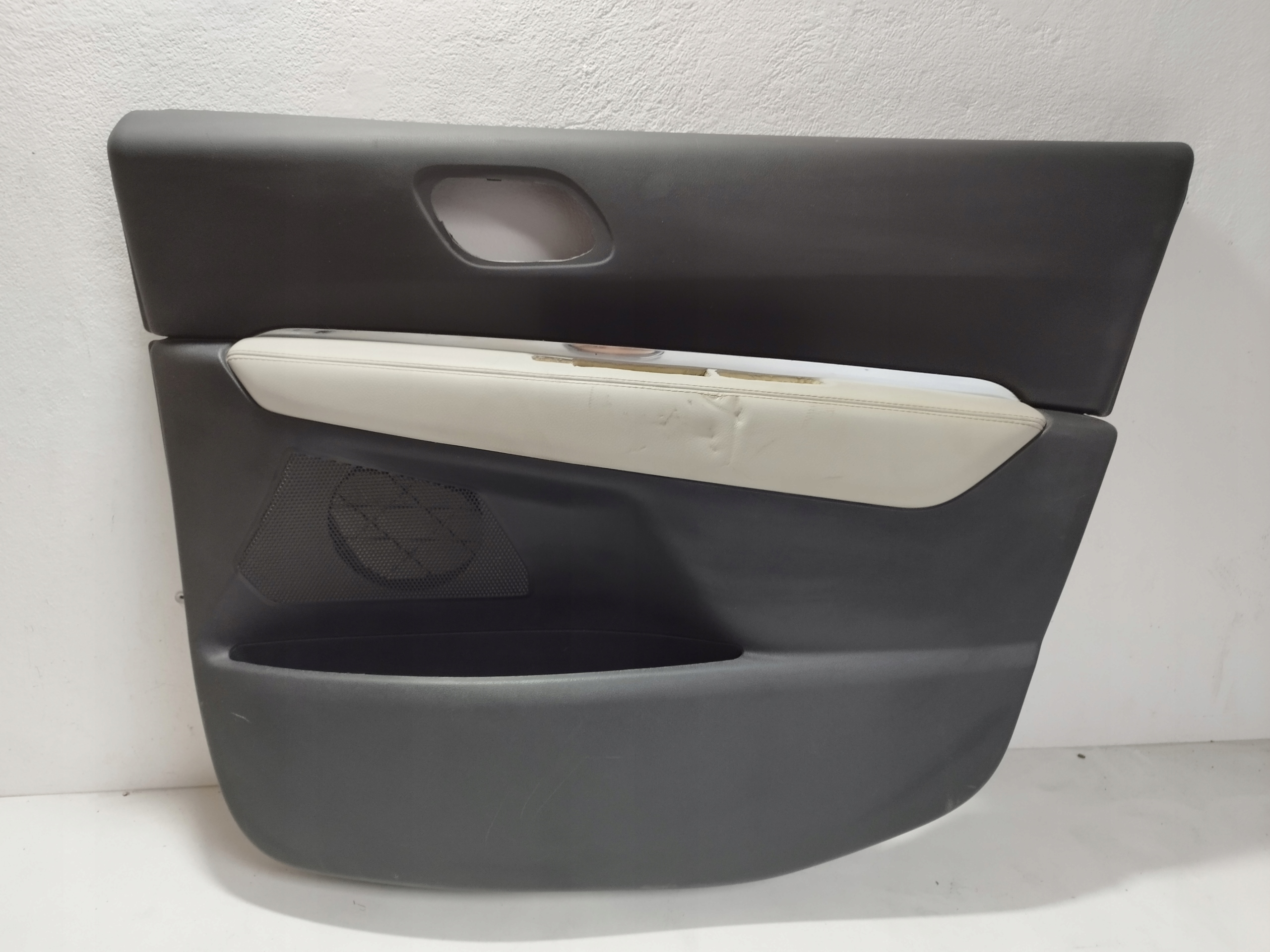 PEUGEOT 5008 TAPICERKA BOCZEK DRZWI PRAWY PRZÓD