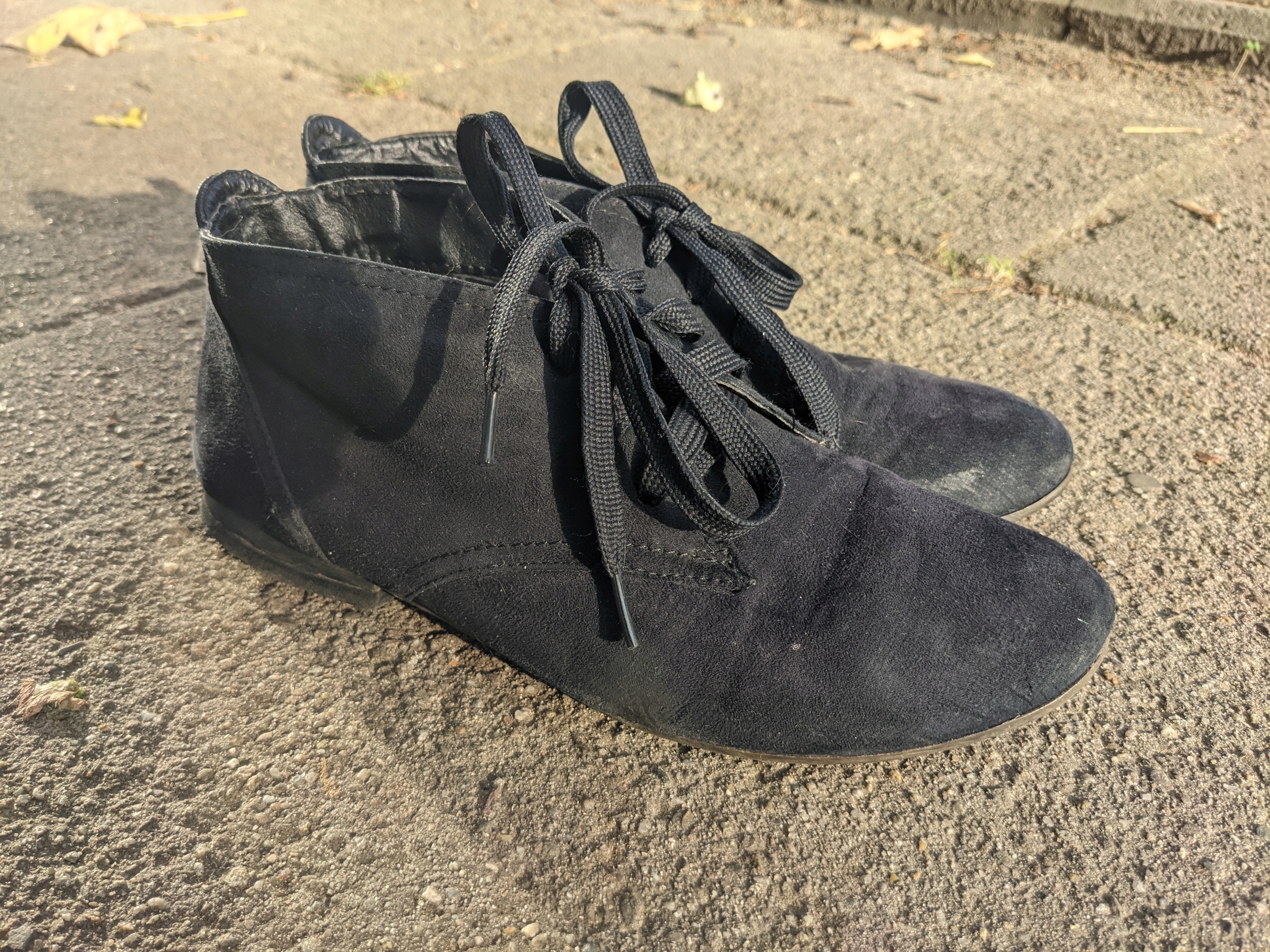Buty wiosenne jesienne czarne wiązane 38