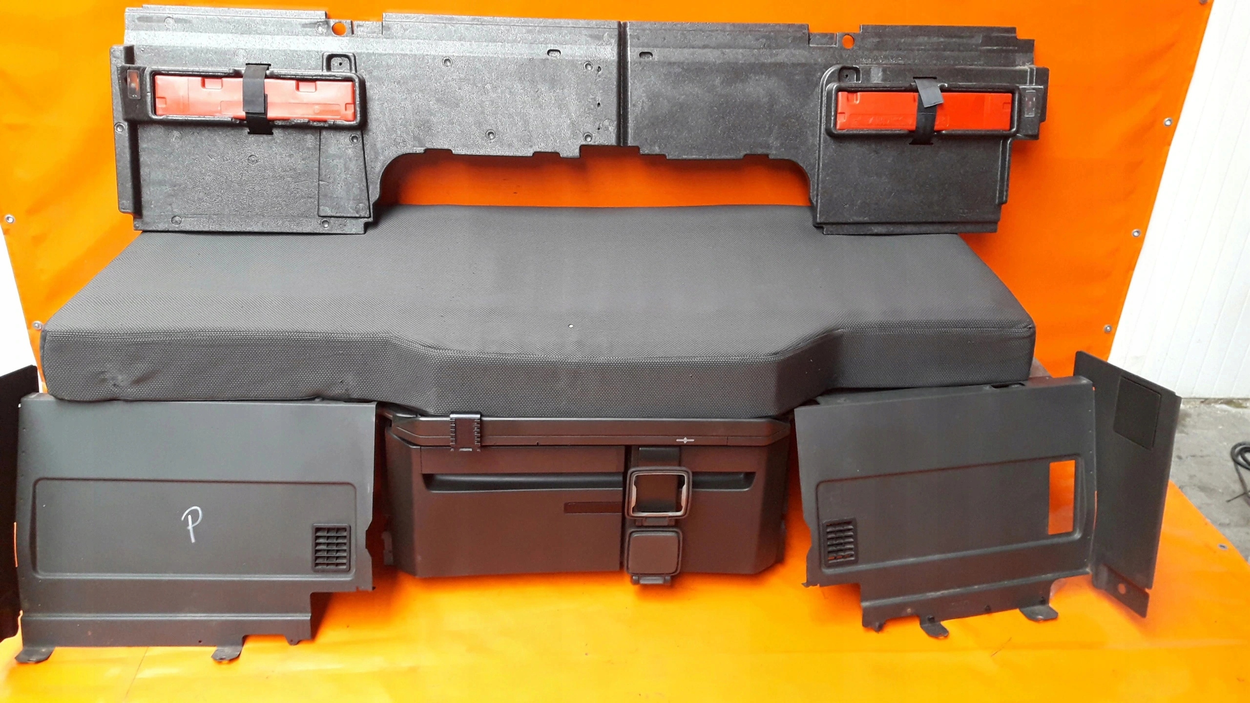 VOLVO FH4 ZABUDOWA KOMPLETNA TYL