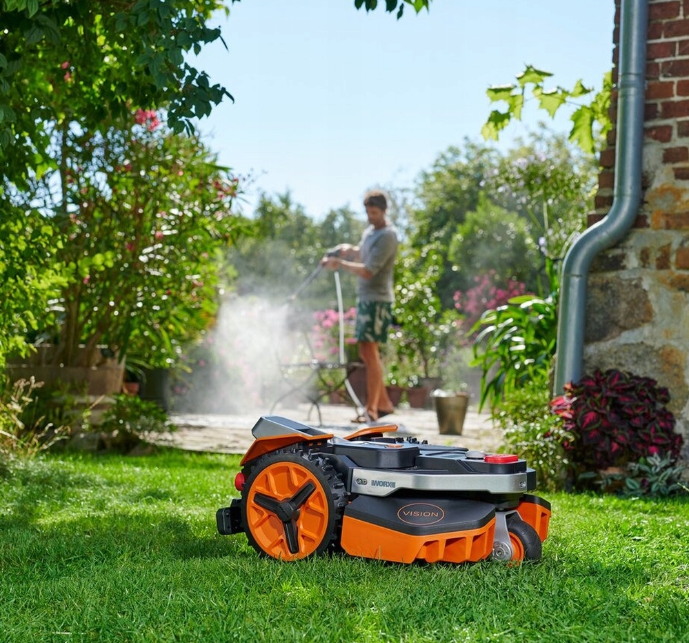 Robot koszący WORX Landroid Vision M800m2 WR208 Informacje dodatkowe czujnik deszczu kontroler zdalny bluetooth sterowanie ze smartfona zabezpieczenie kodem PIN