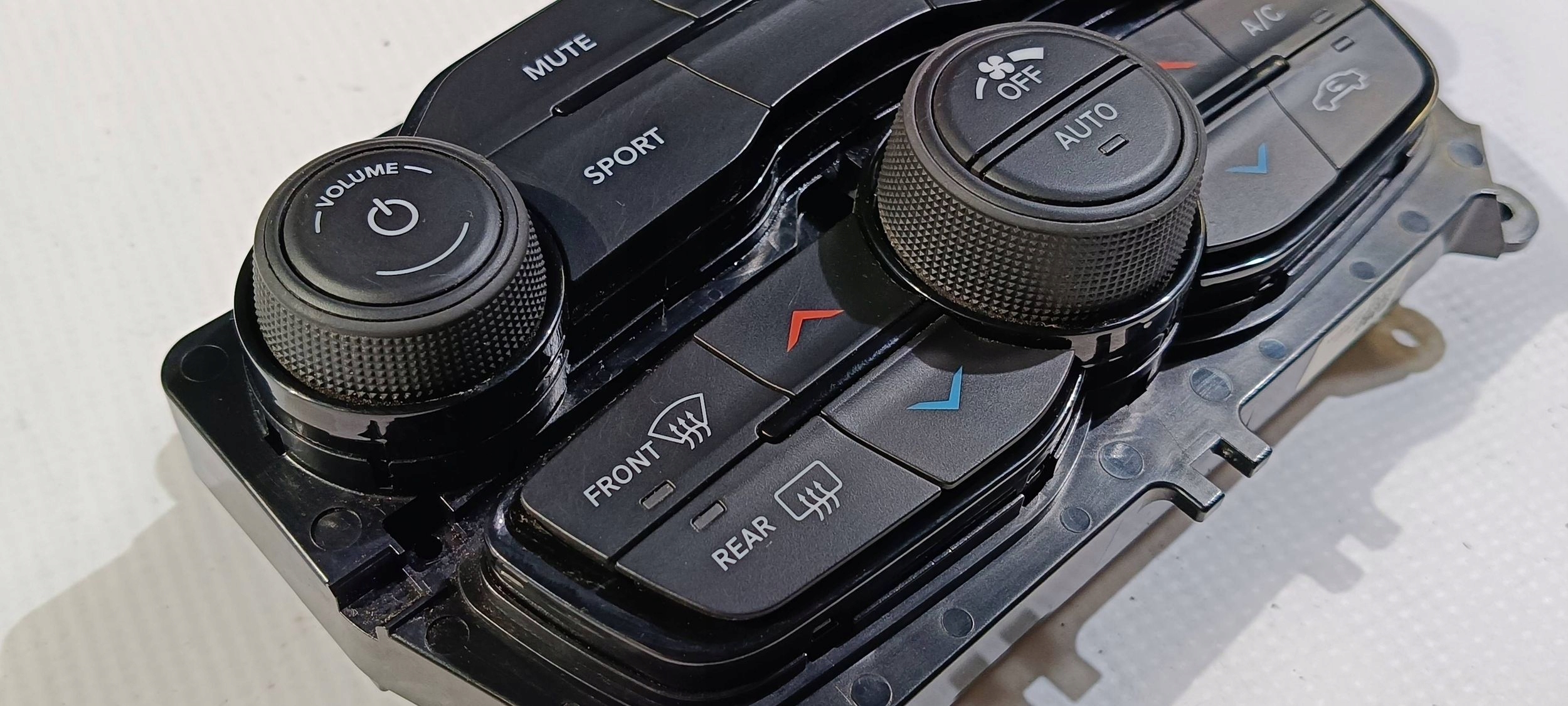 Panel Vezerlő egység radia a klímának Dodge Challenger 2015