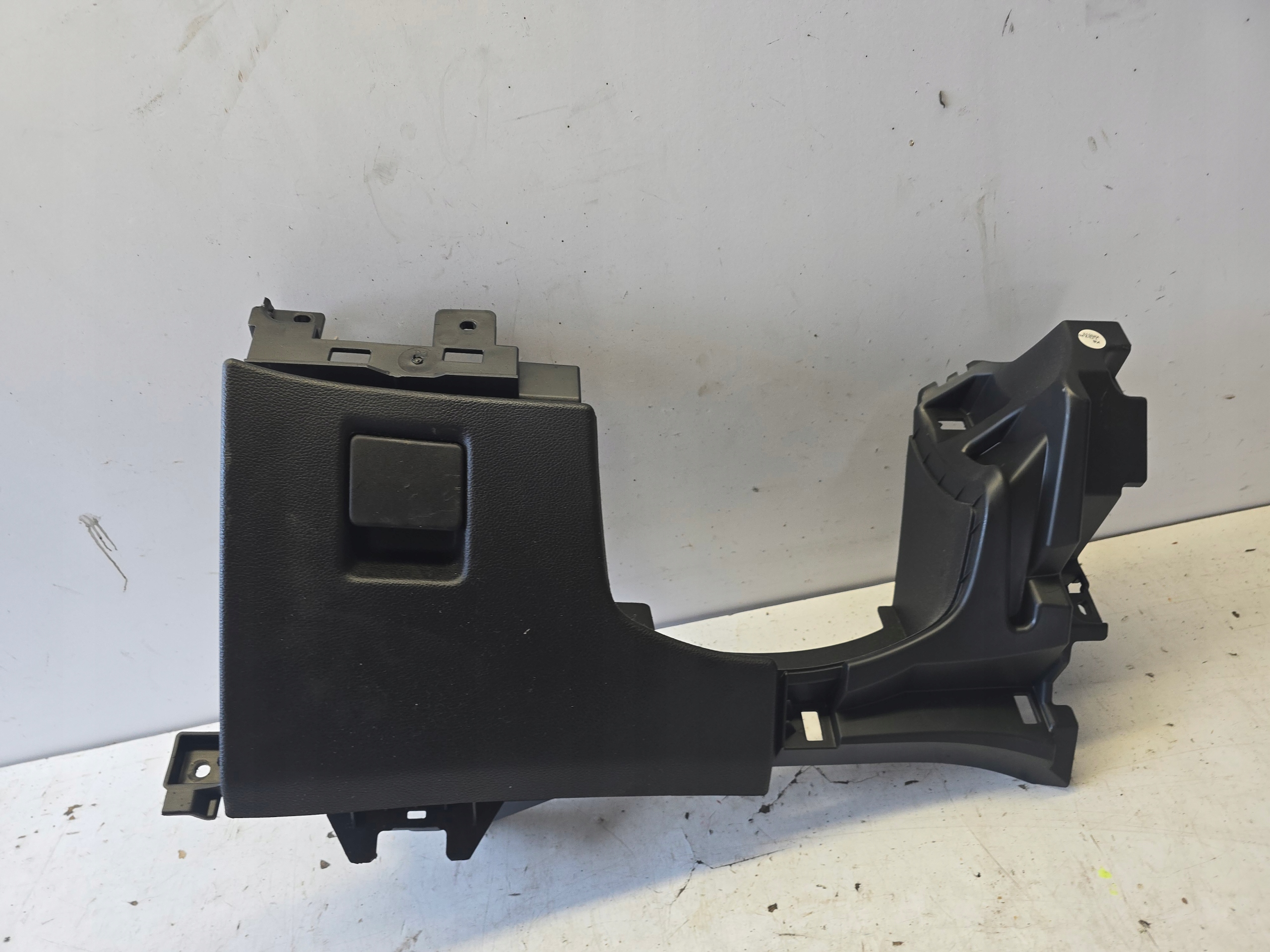 OPEL ASTRA J 4 IV passenger compartment driver´s below console Z LEWEJ STRONY