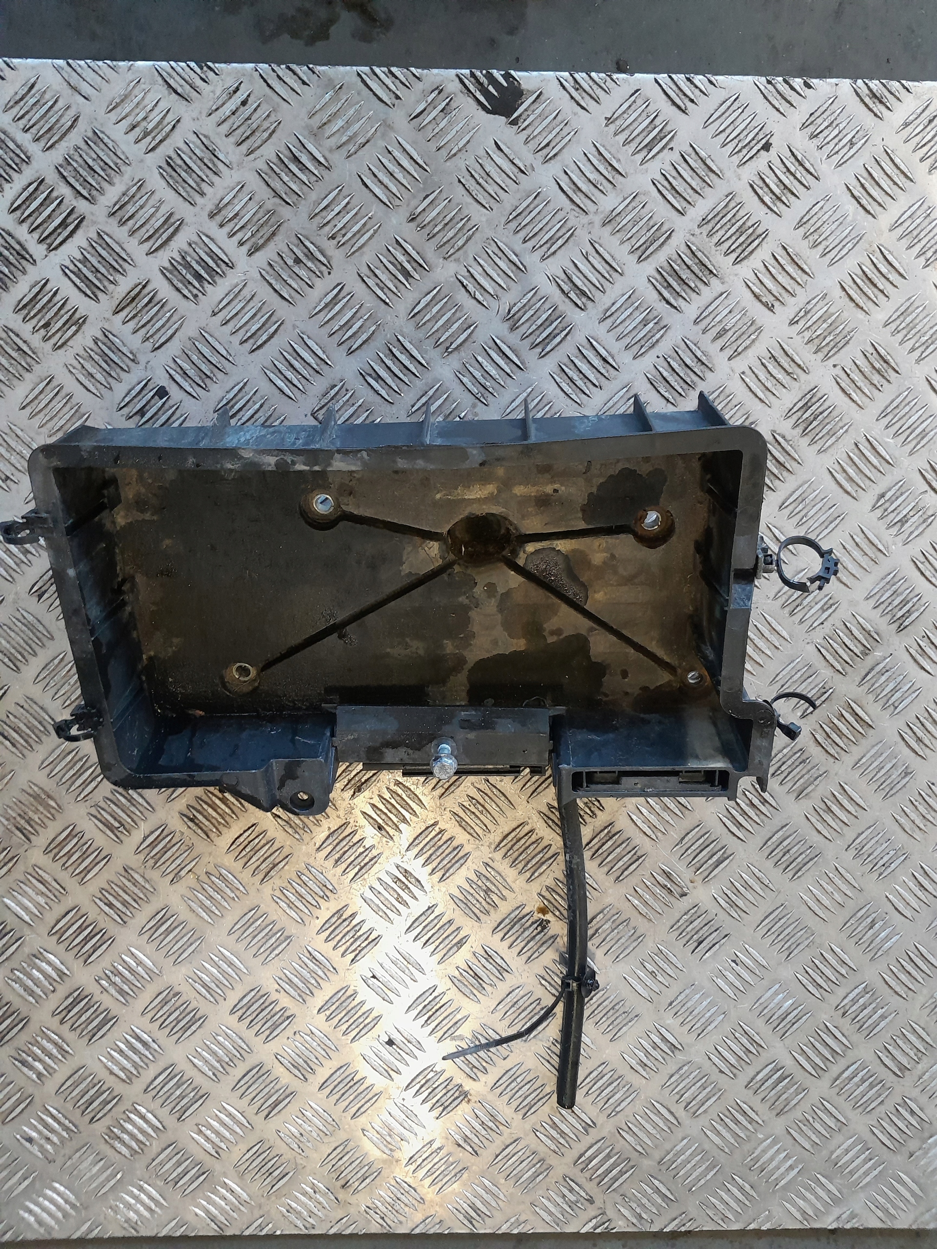 PODSTAWA AKUMULATORA IVECO DAILY 3800103 FIAT DUCATO PEUGEOT BOXER EURO 5