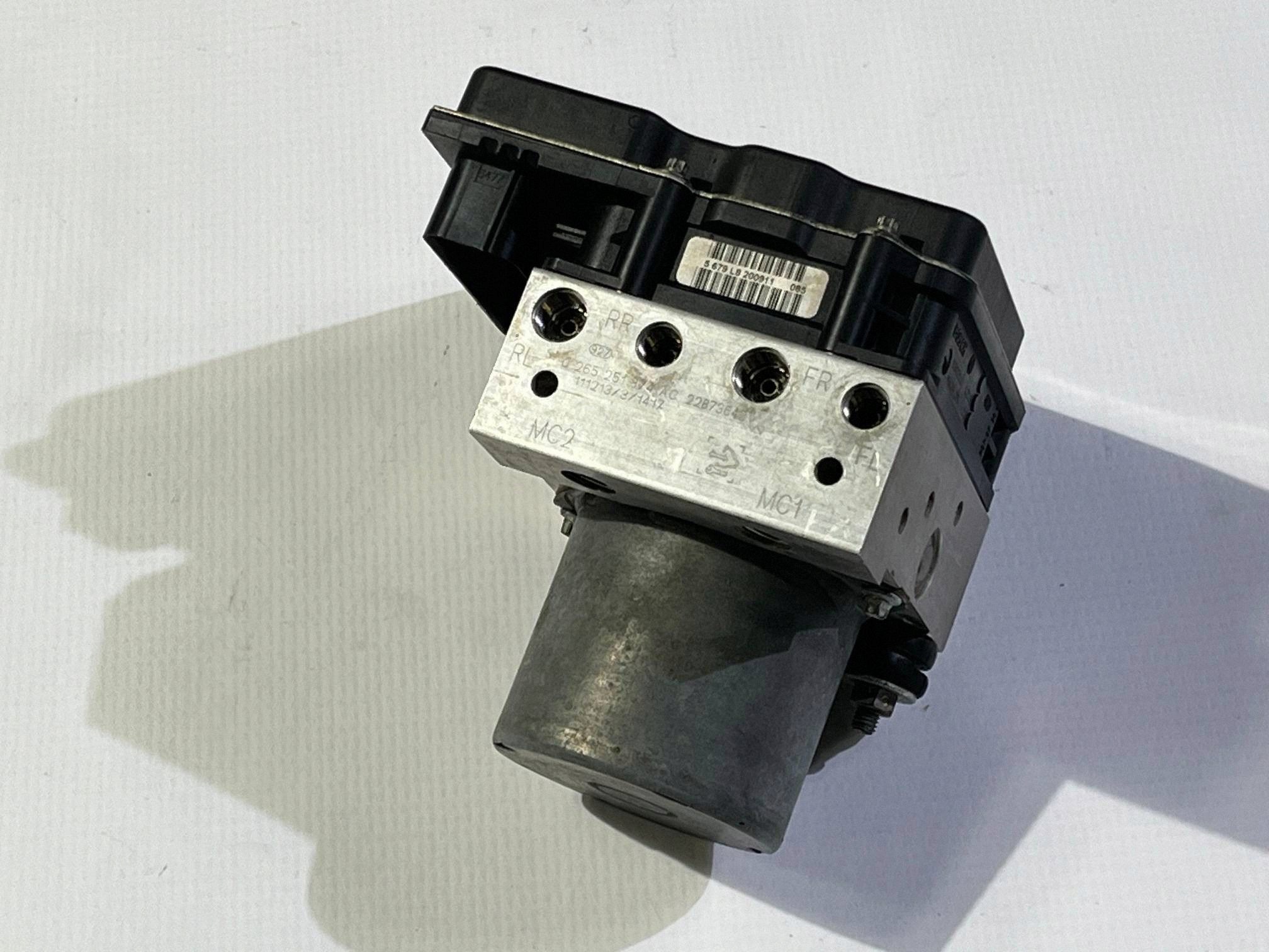 brake booster control unit ABS Chevrolet Camaro SS 6.2 2010- 22873643