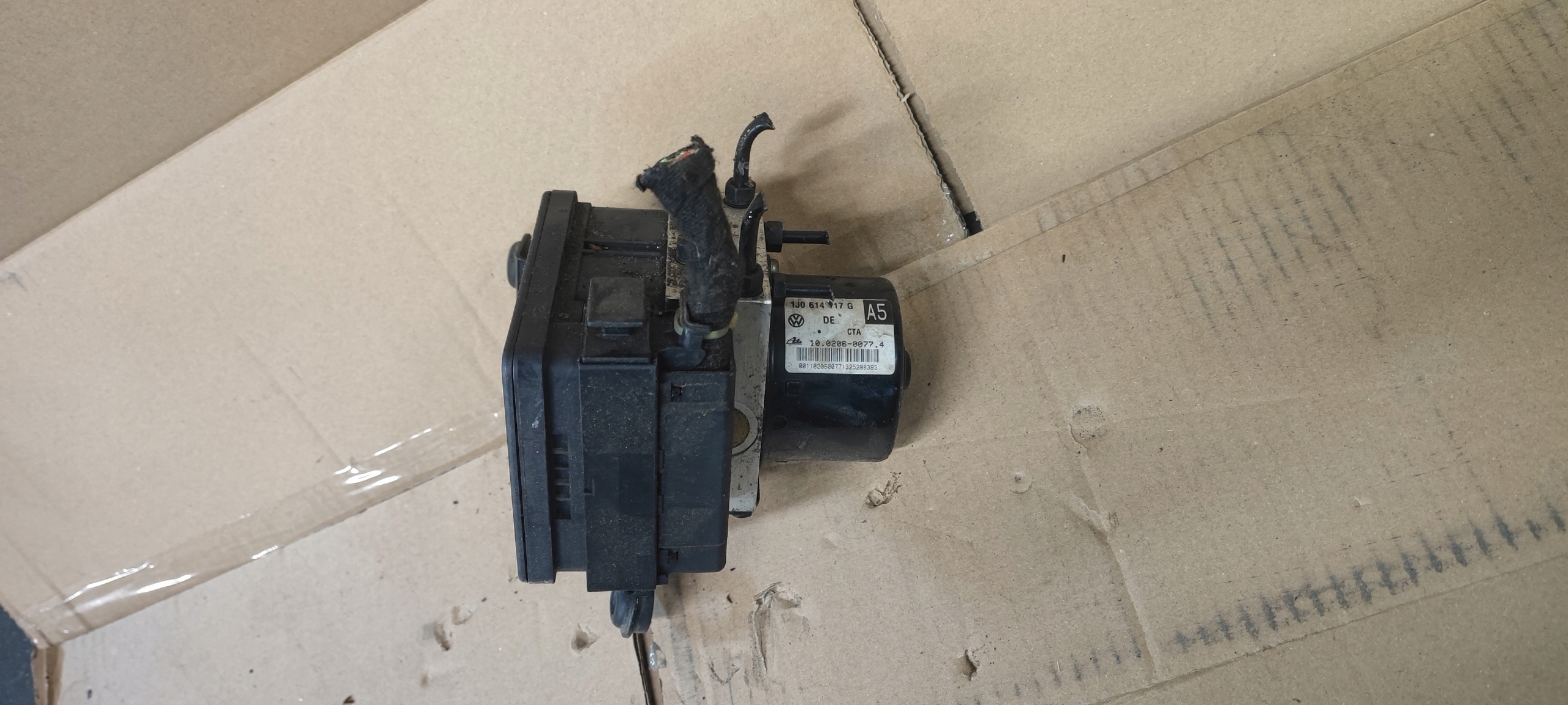 GOLF IV 4 BORA BEETLE brake booster ABS control unit 1C0907379L 1J0614517G