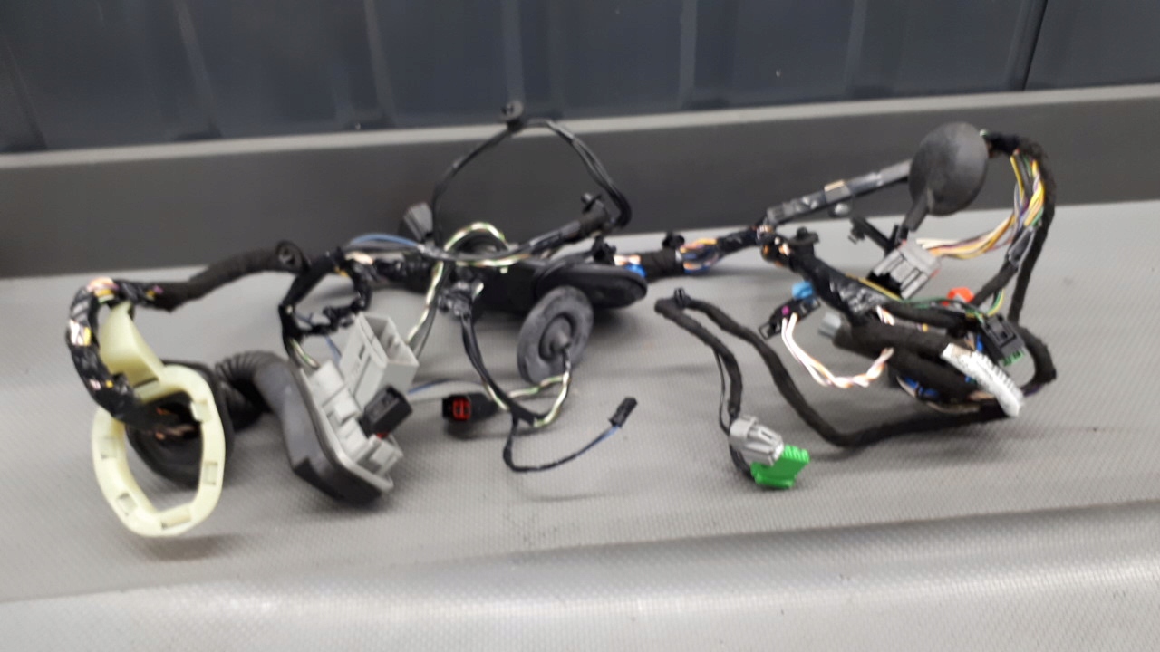 Ch2214630ahc Проводка двери правый перед Discovery IV