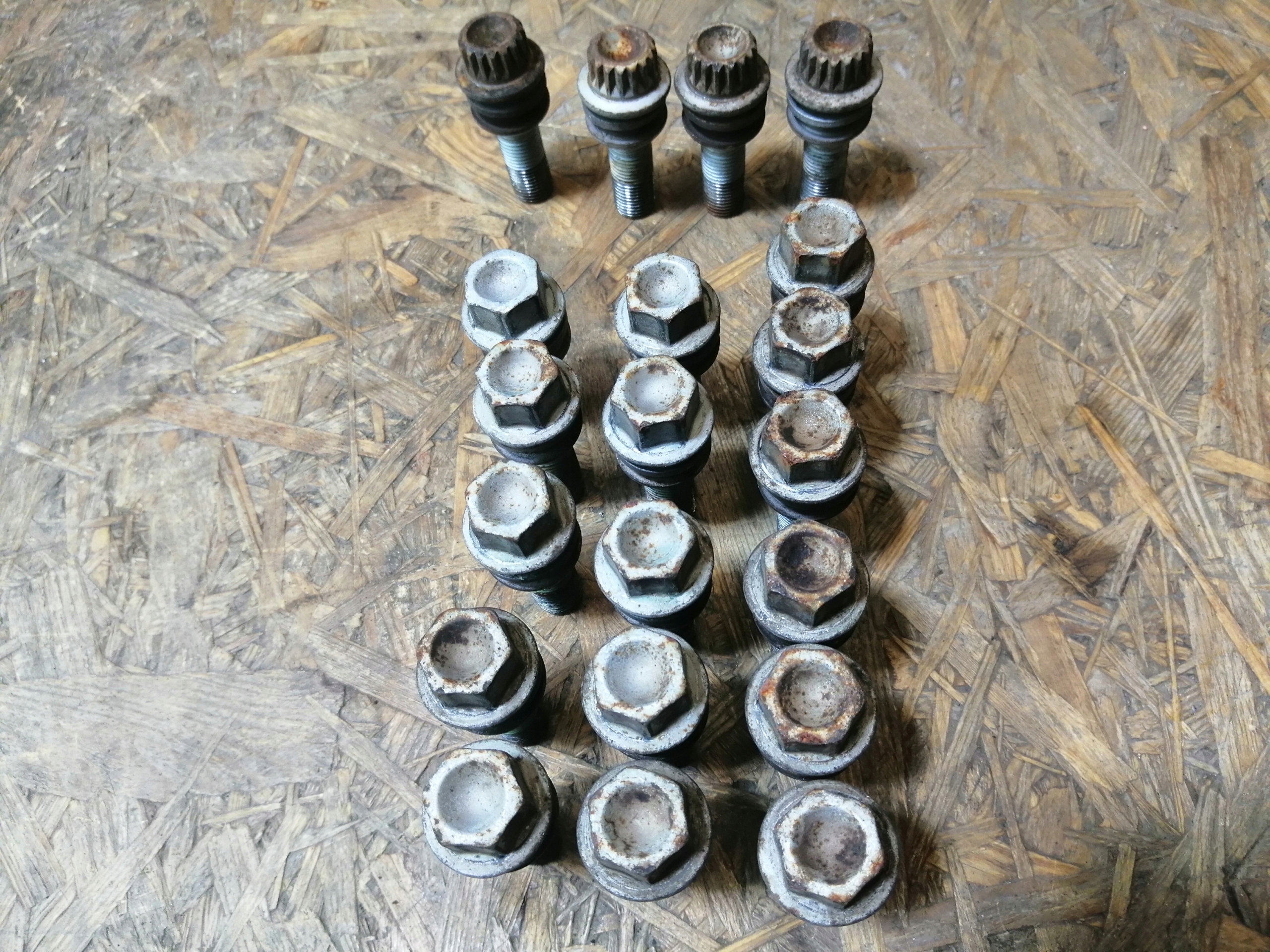 VW TOUAREG 7L 2.5 TDI КОЛЕСНЫЕ БОЛТЫ ОРИГИНАЛ 02-