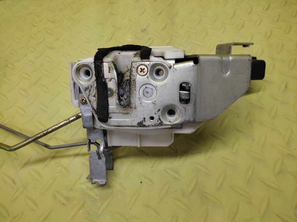 SUZUKI LIANA and lock door left front