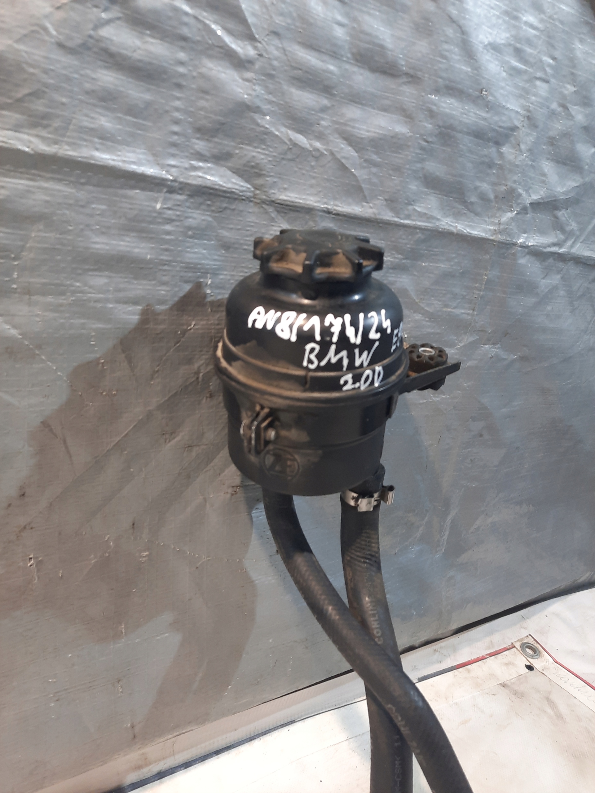 boca serva BMW E90 2.0D 32411097164