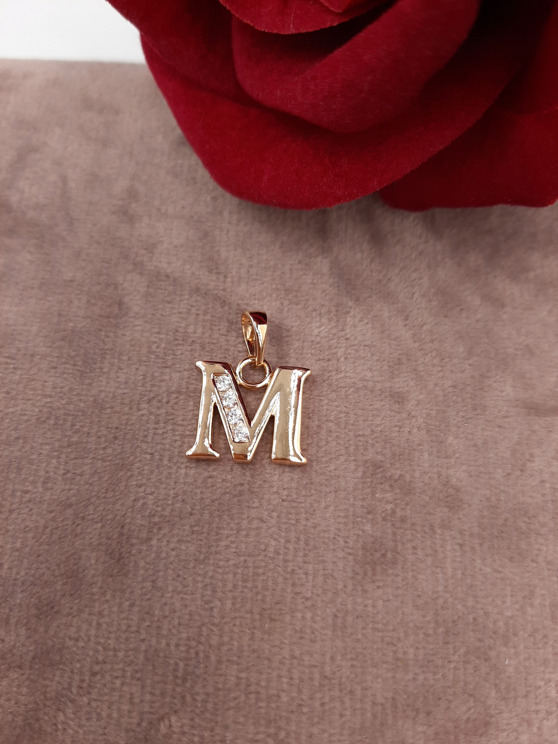 ZŁOTA ZAWIESZKA STAL CHIRURGICZNA LITERKA M Marka Xuping