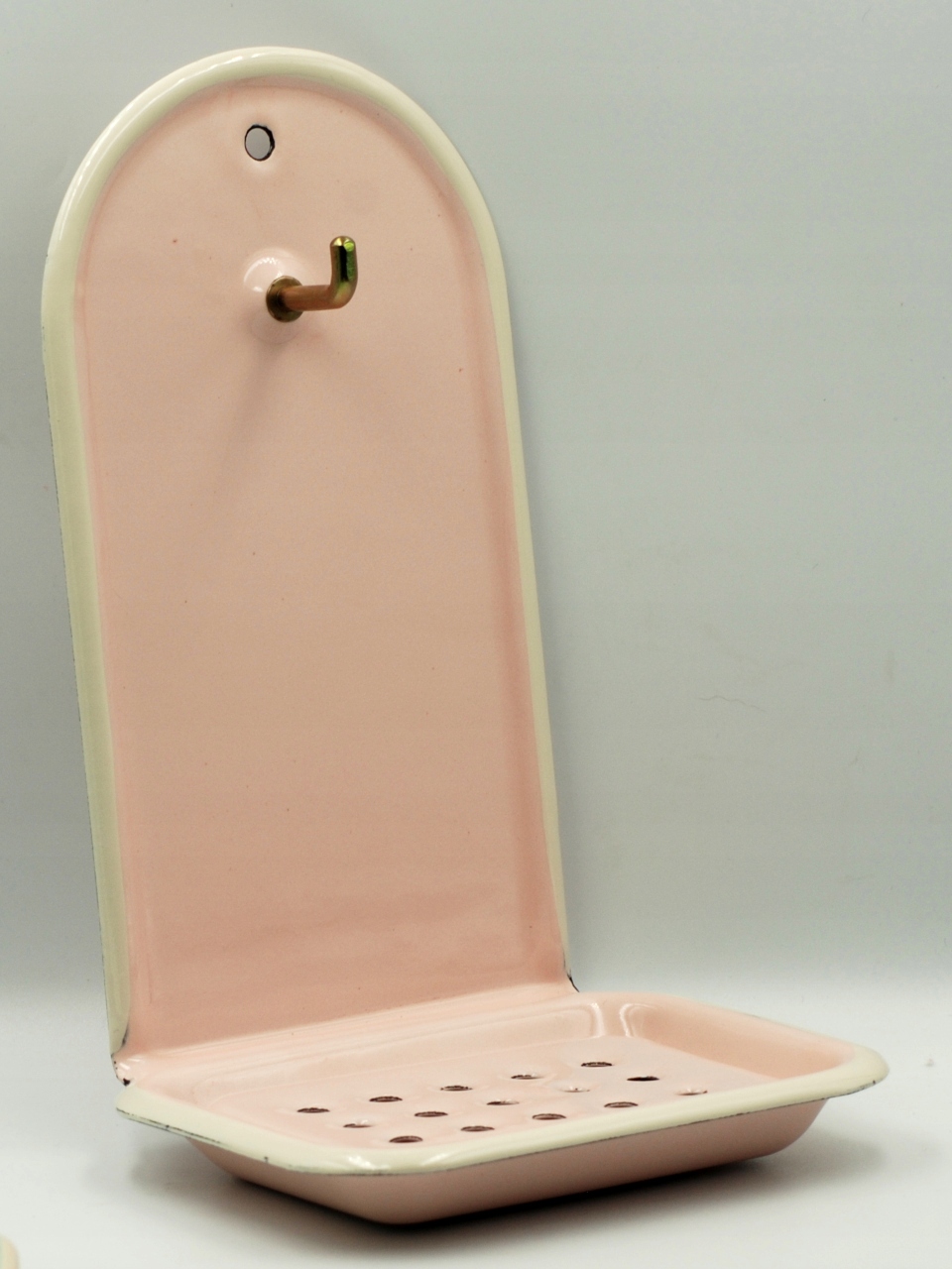 

Mydelniczka emaliowana retro wisząca z haczykiem