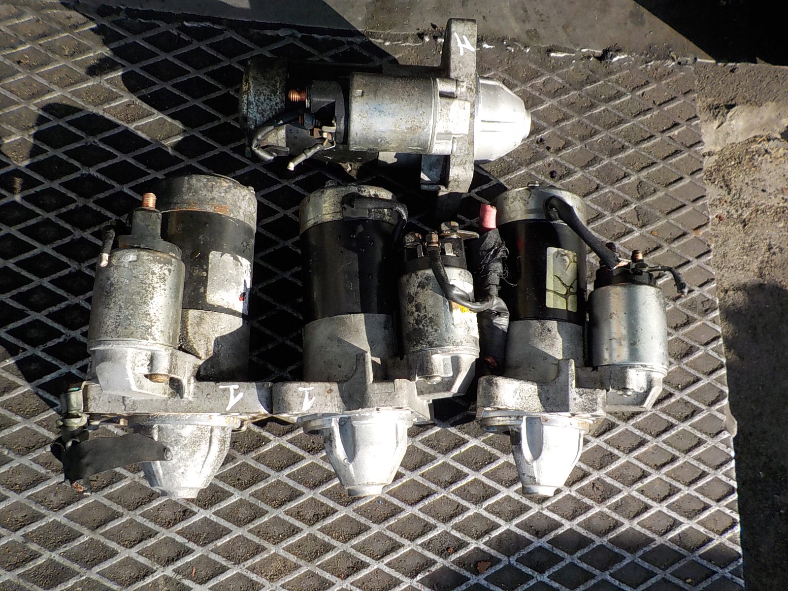 RENAULT LAGUNA III TRAFIC VIVARO PRIMASTAR 2.0 CDTI starter