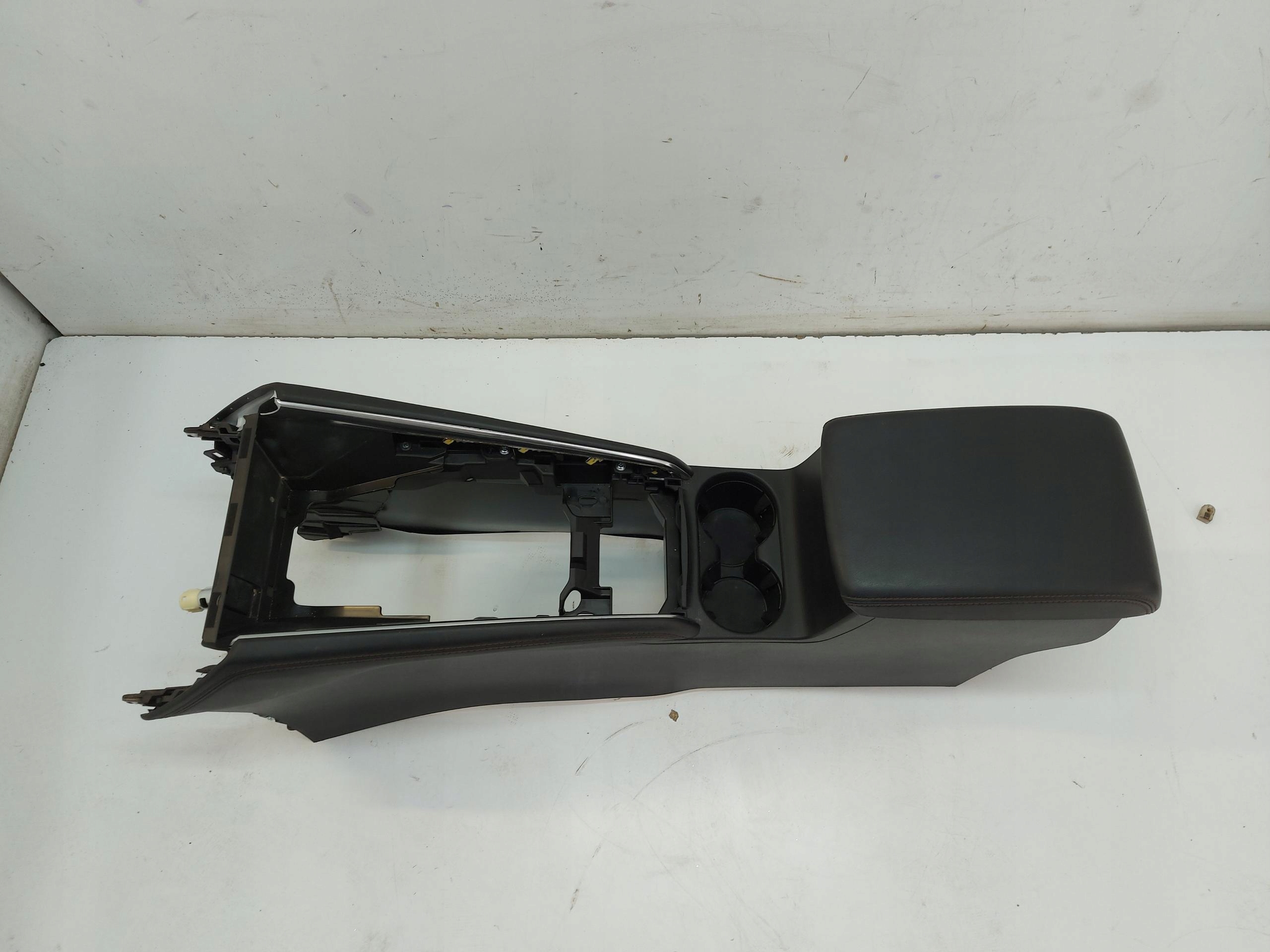 Mazda CX5 II Lift armrest TUNEL central