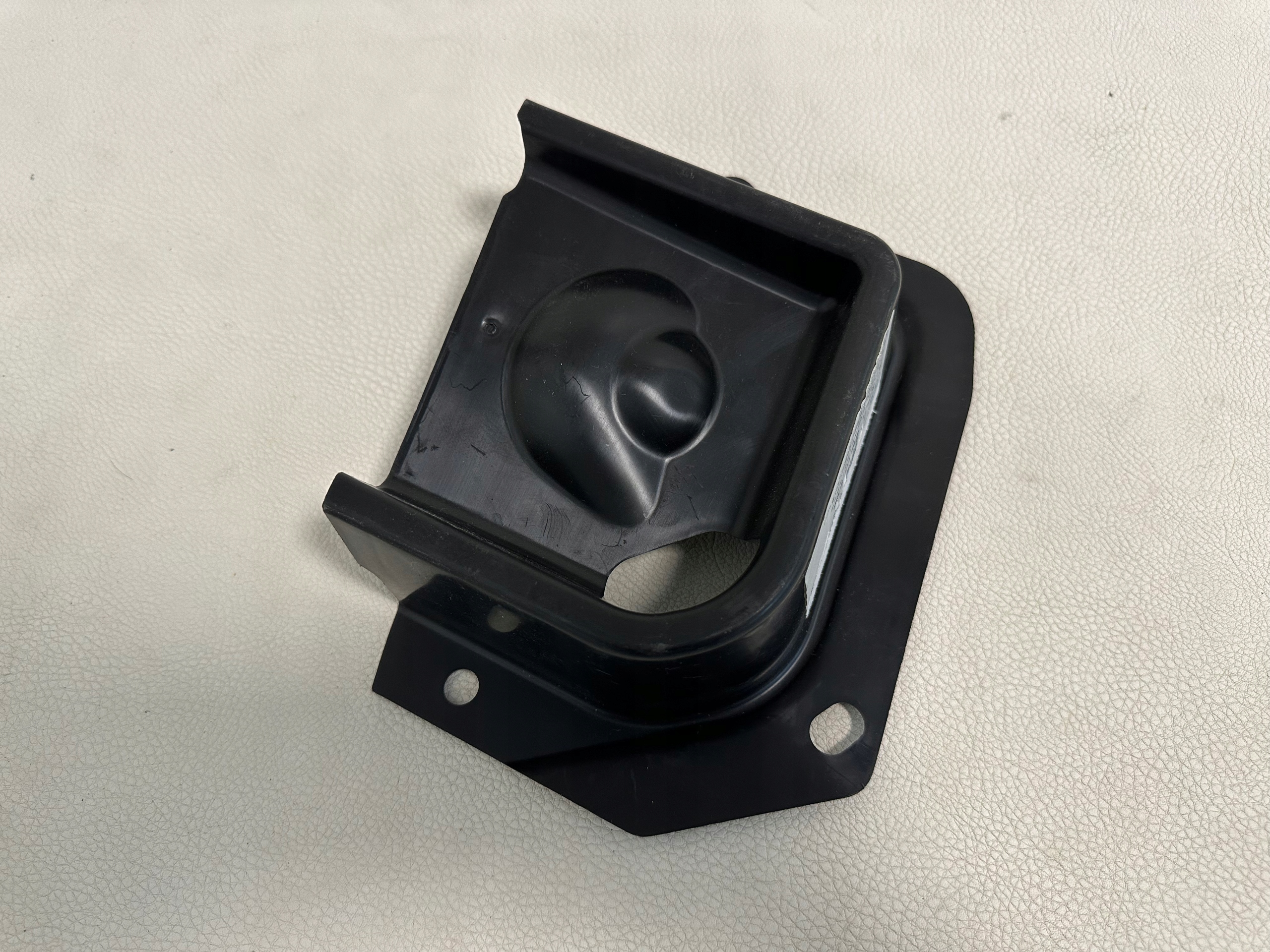 Tesla Model Y cover kielicha right 1494084-00