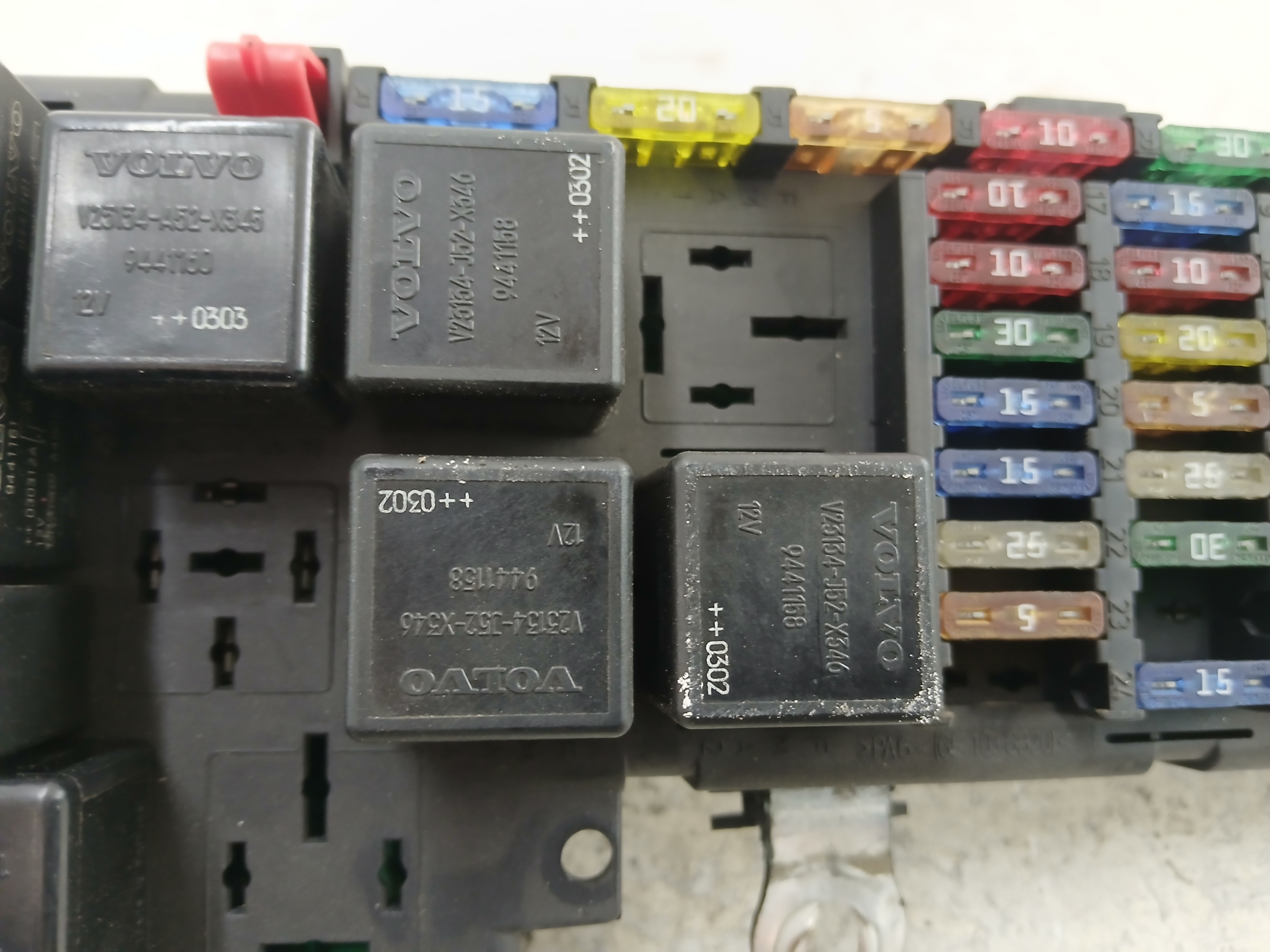 VOLVO S80 et S60 V70 II 2.4 D Module fusibles