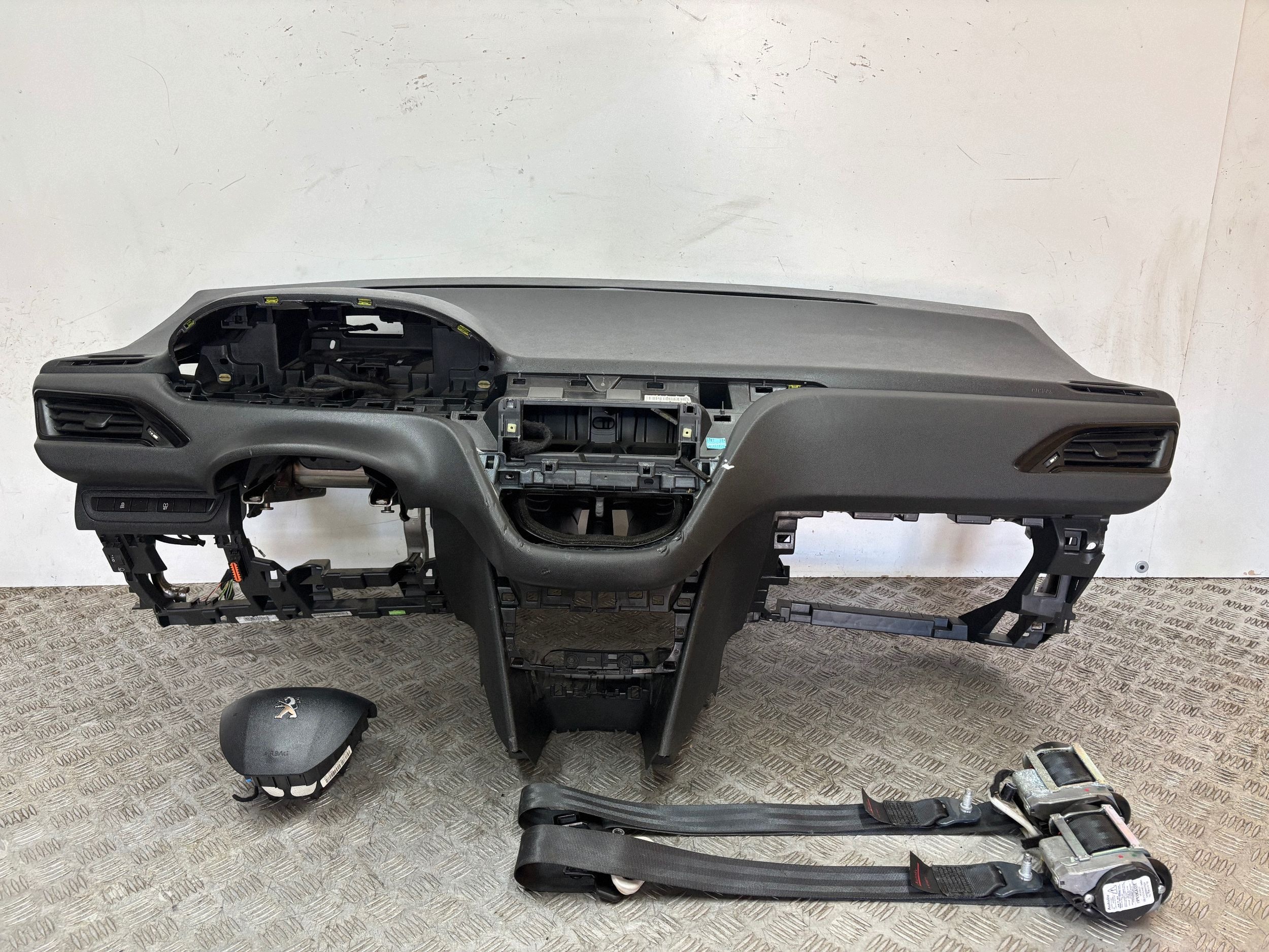 dashboard console airbag adjusters PEUGEOT 208 and 12