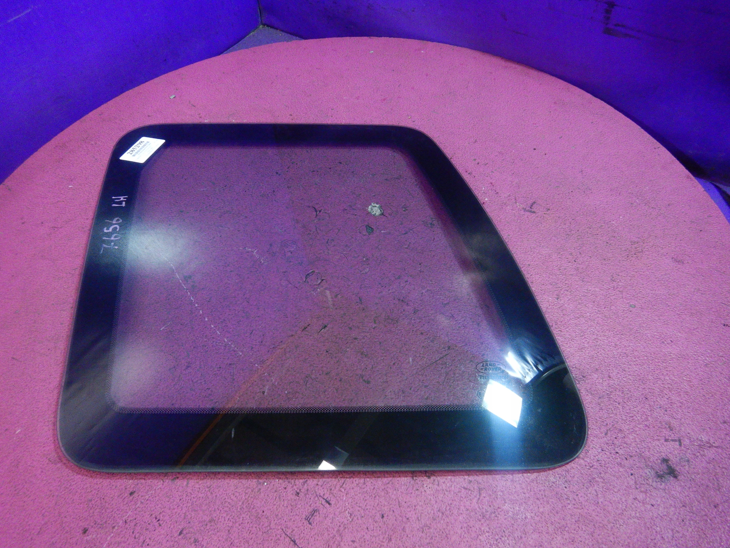 FREELANDER И 98-КУЗОВНОЕ СТЕКЛО ЗАДНИЙ ЛЕВЫЙ ЗАДНИЙ