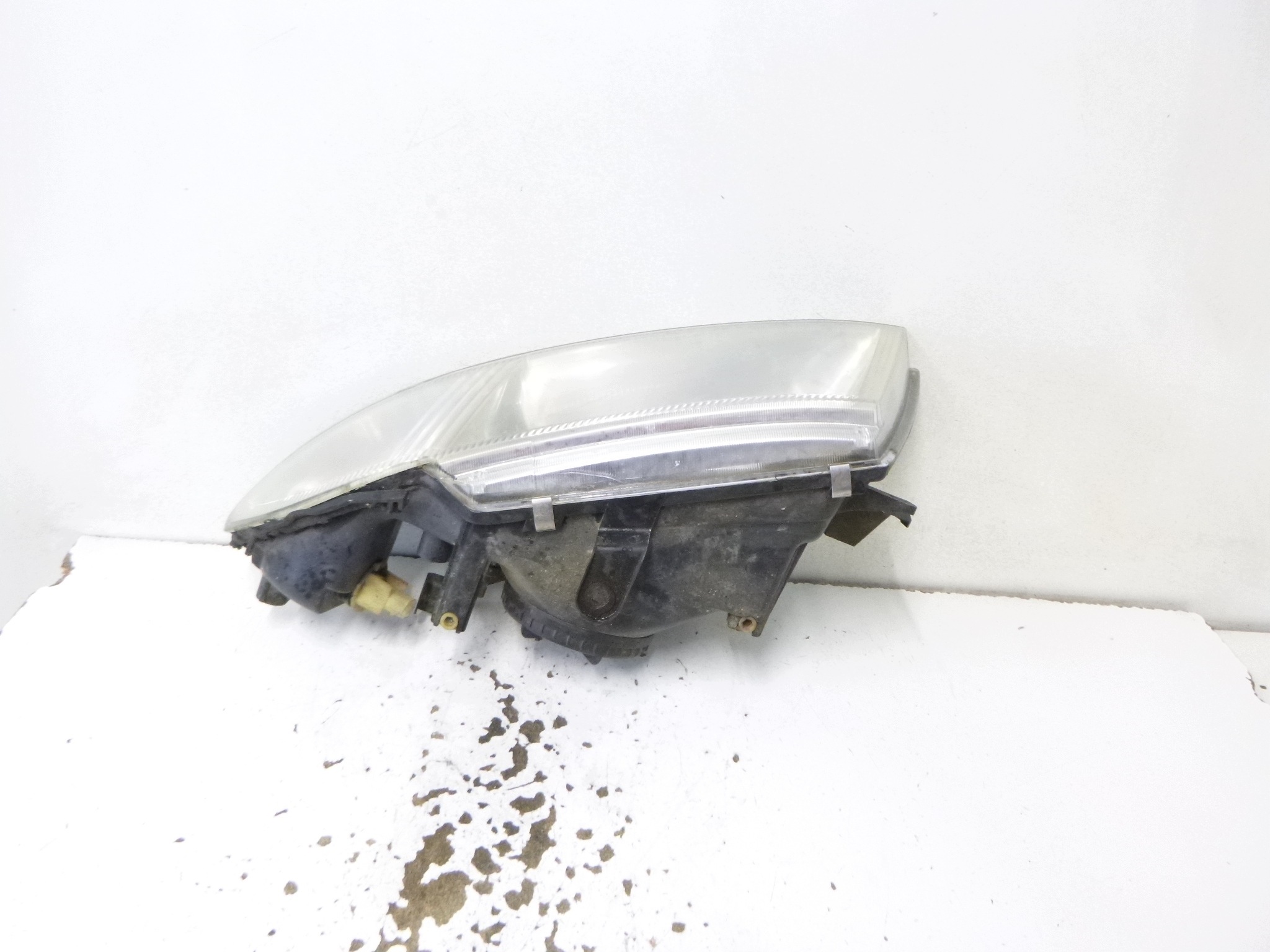 REFLEKTOR left front MITSUBISHI CARISMA LIFT 99-04 HELLA 151 577-00