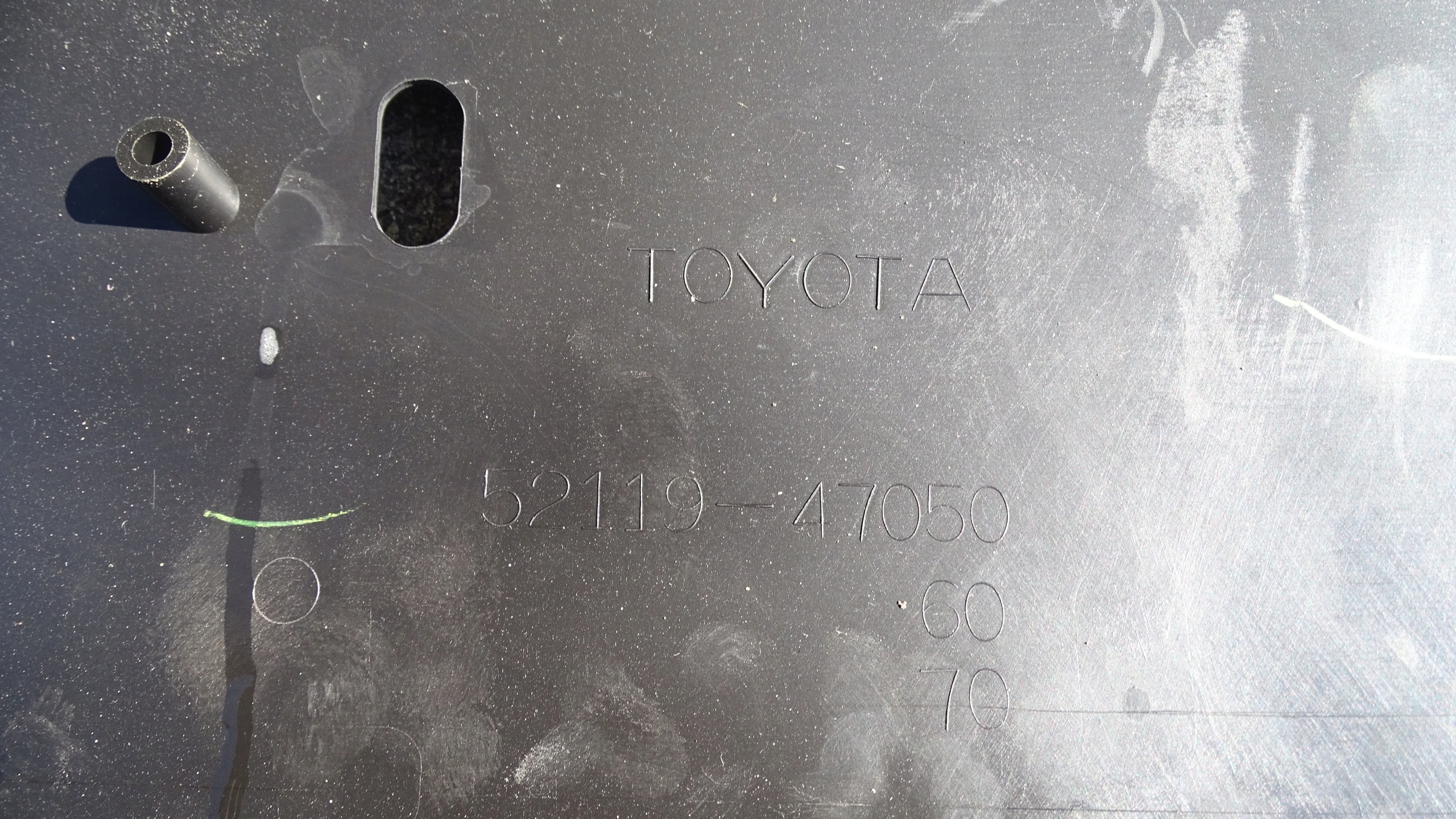 TOYOTA PRIUS II 03/09r - zderzak przedni NOWY ORYGINAŁ Waga produktu z opakowaniem jednostkowym 10 kg